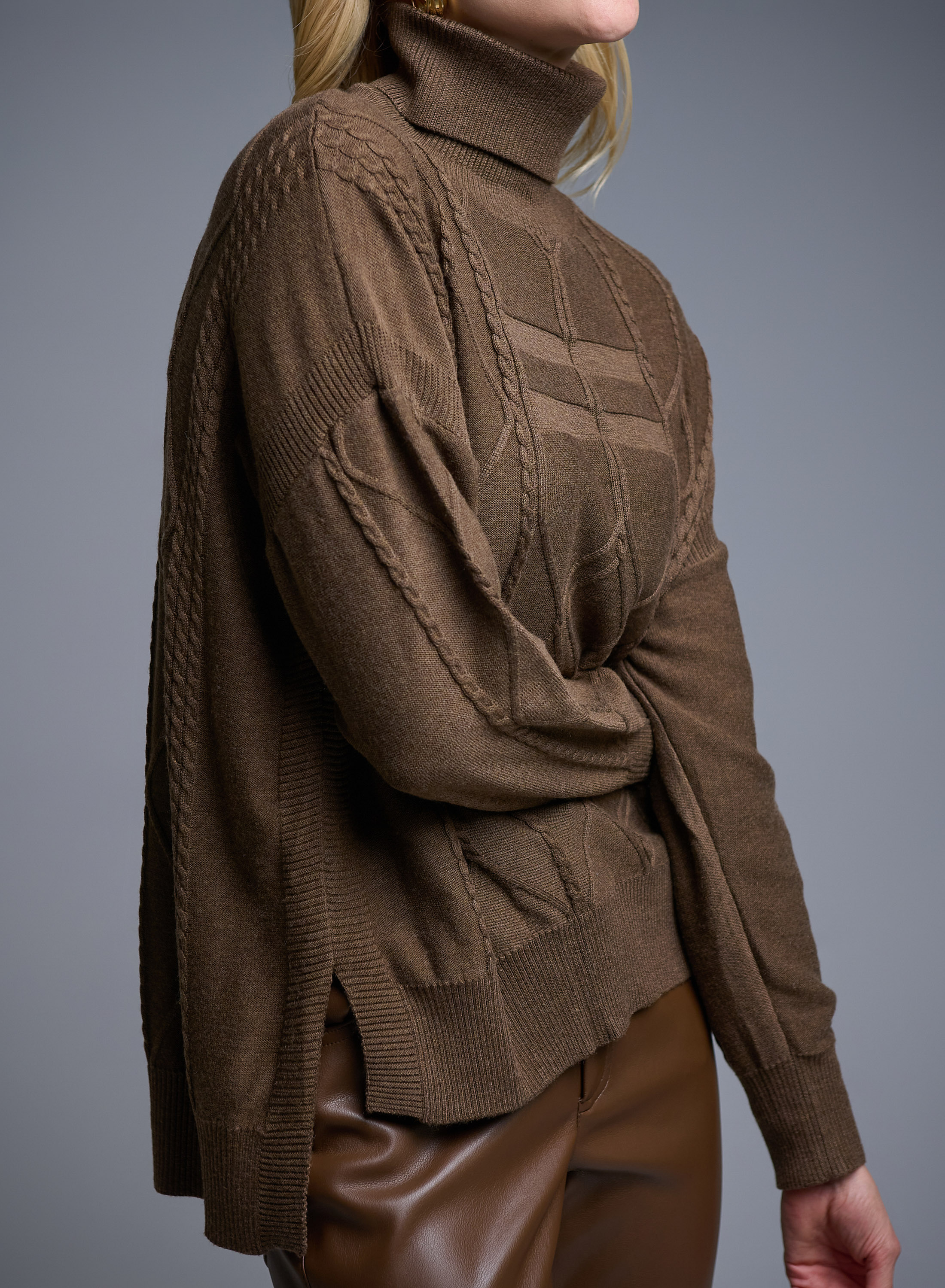 Καφέ Πουλόβερ ζιβάγκο με ανάγλυφες λεπτομέρειες See - 1