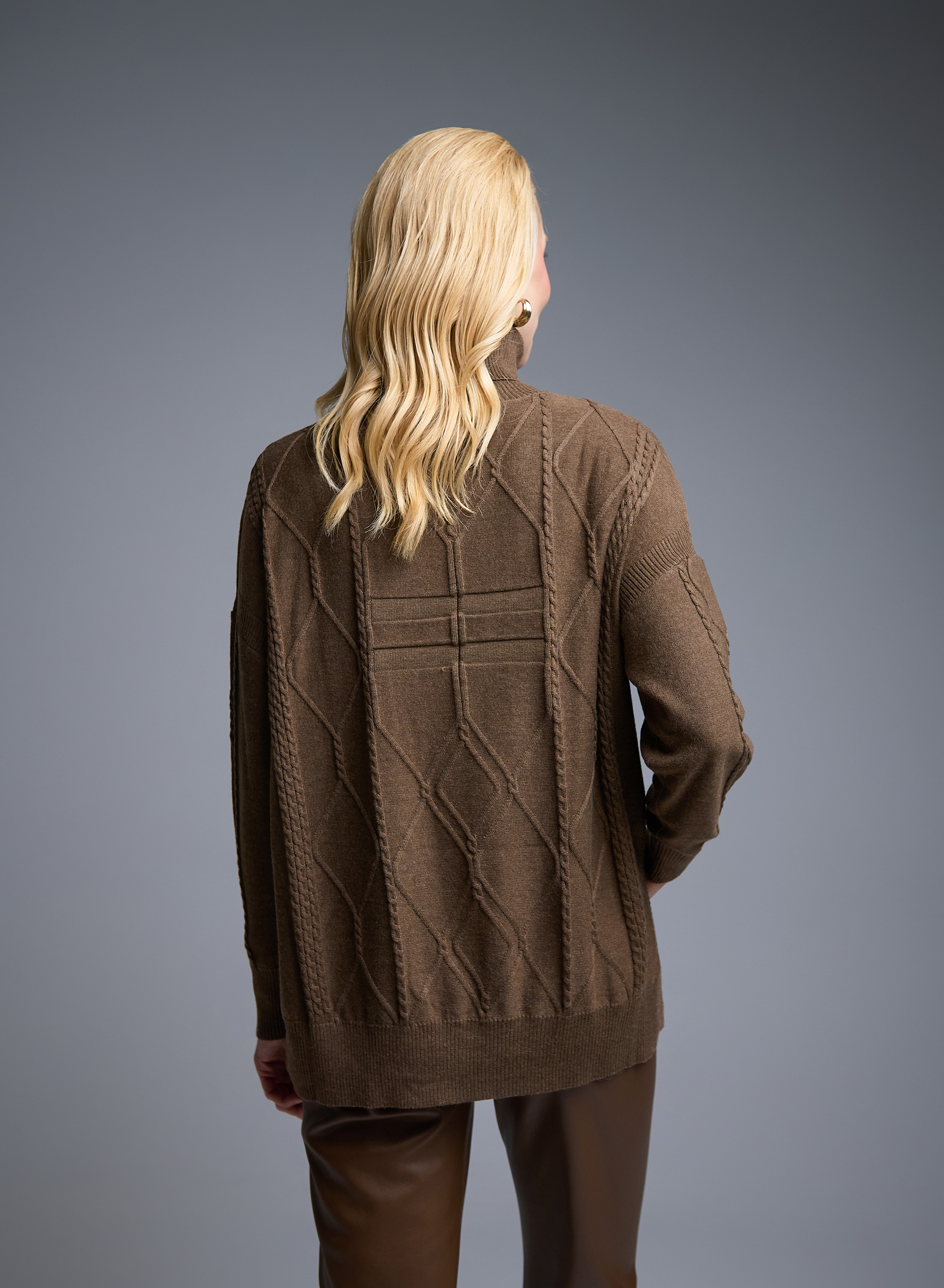 Καφέ Πουλόβερ ζιβάγκο με ανάγλυφες λεπτομέρειες See - 3