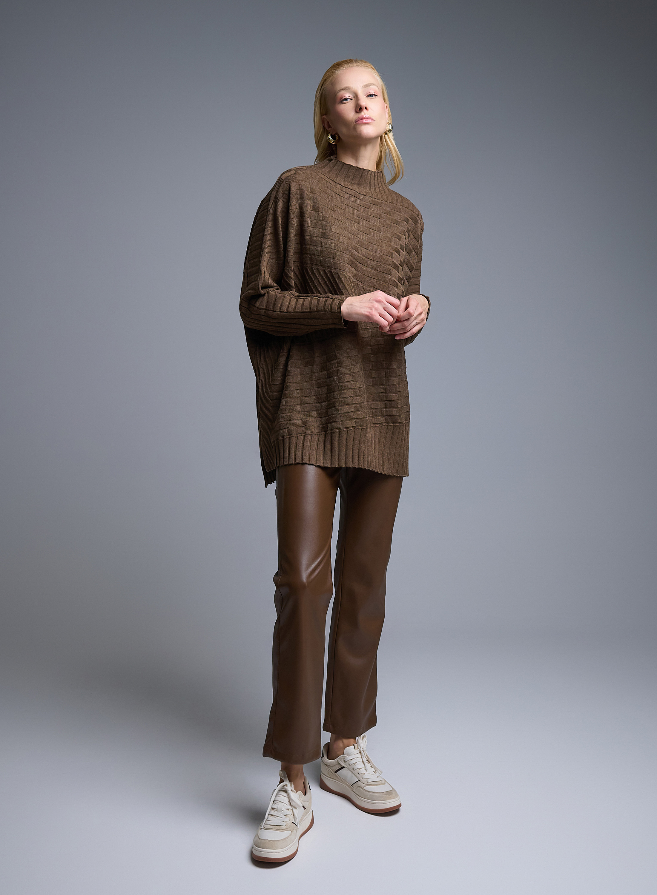 Καφέ oversized Πουλόβερ ημιζιβάγκο με ανάγλυφες λεπτομέρειες See - 3