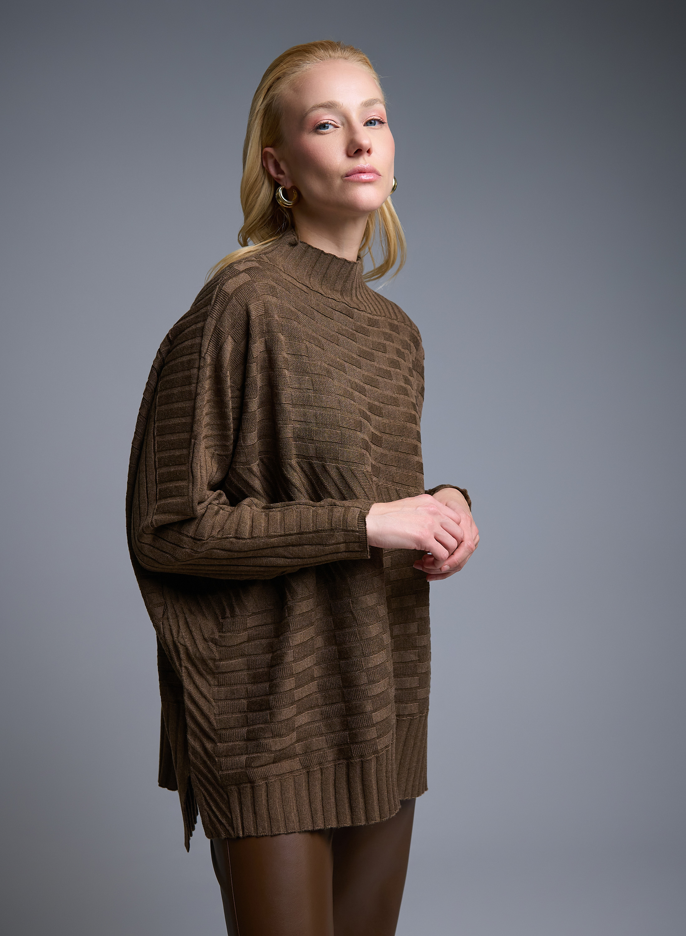 Καφέ oversized Πουλόβερ ημιζιβάγκο με ανάγλυφες λεπτομέρειες See - 0