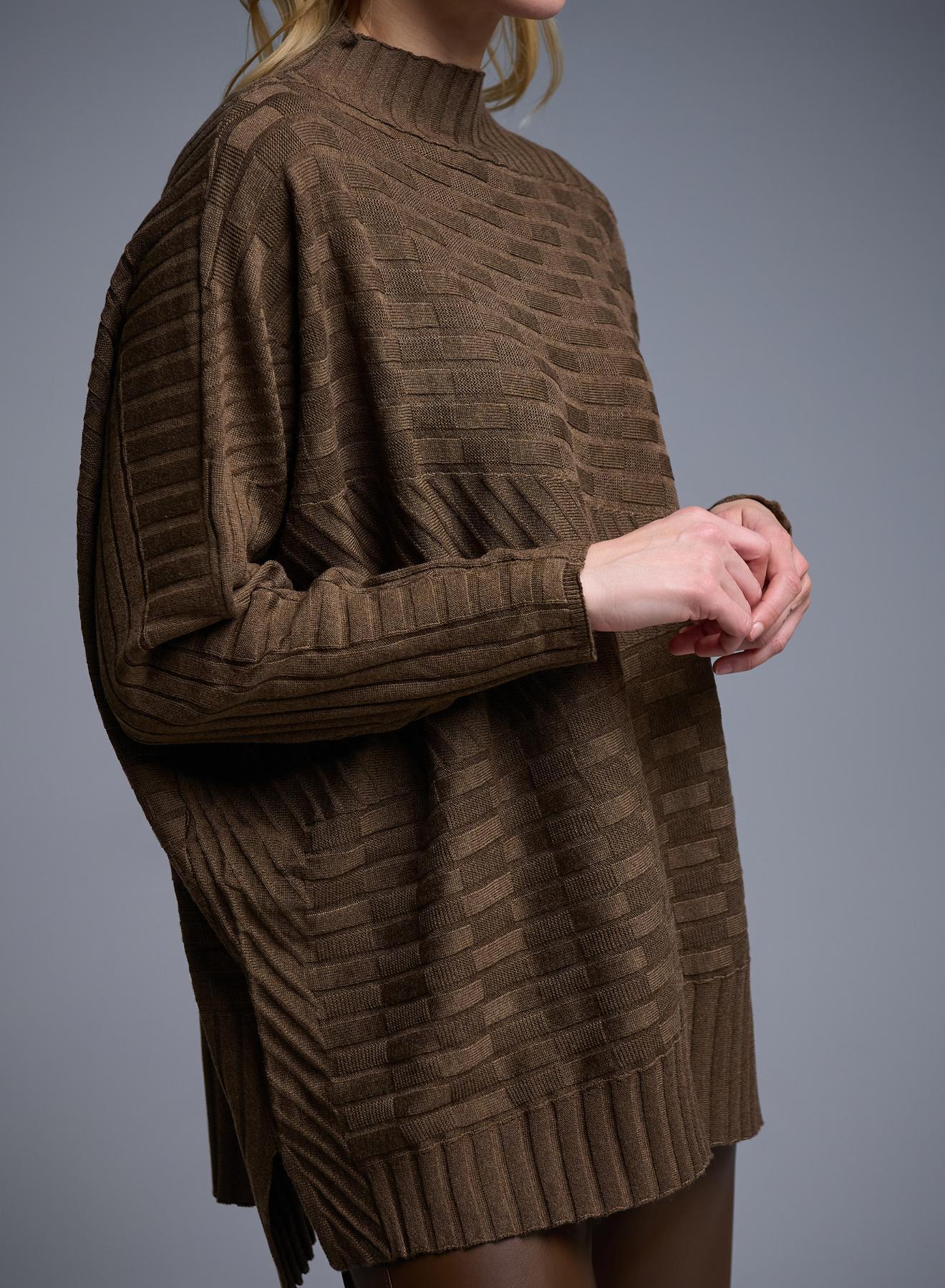 Καφέ oversized Πουλόβερ ημιζιβάγκο με ανάγλυφες λεπτομέρειες See - 5
