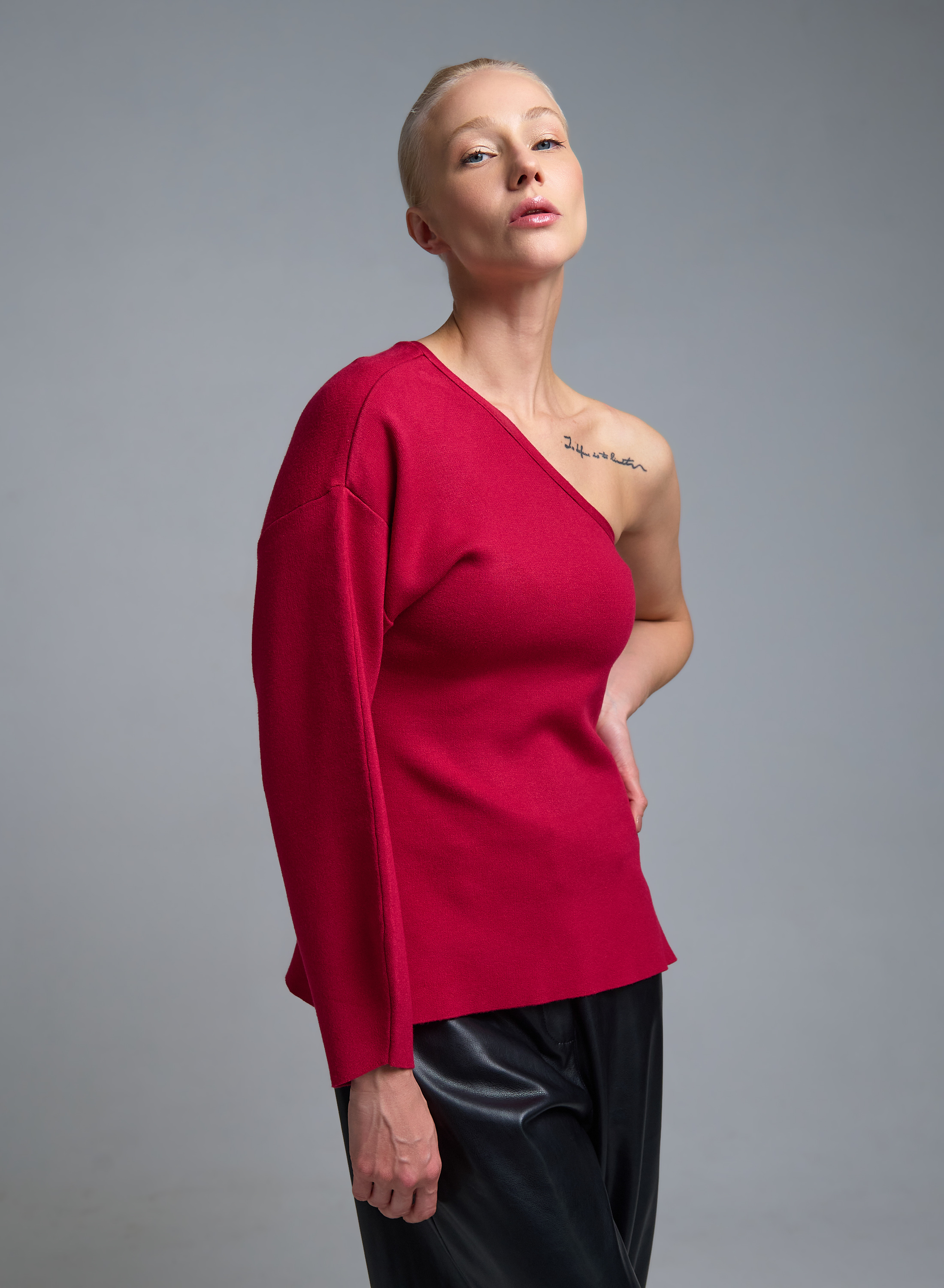 Μπορντώ πλεκτή Μπλούζα με έναν ώμο Kontatto - 0