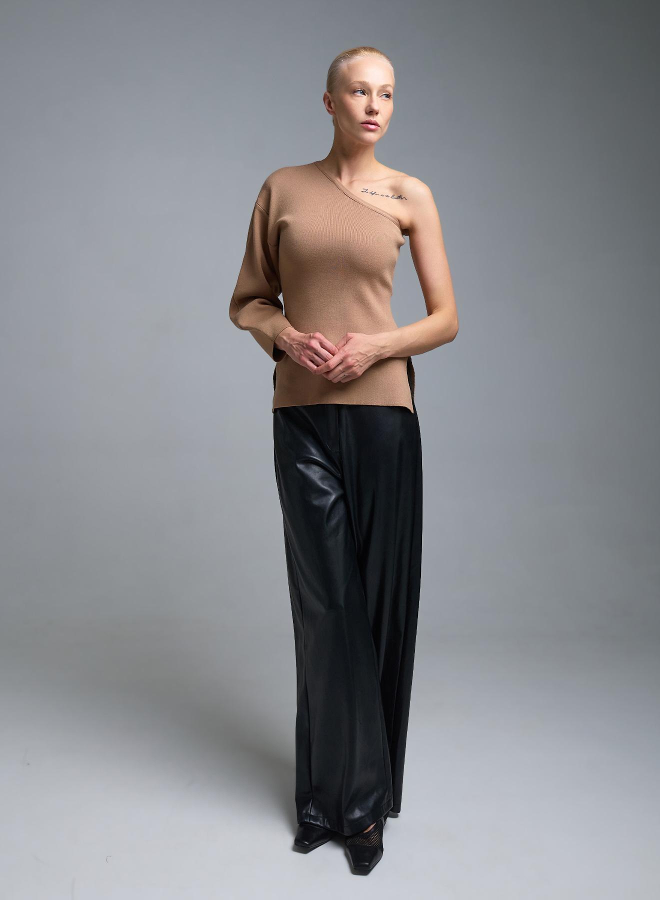 Κάμελ πλεκτή Μπλούζα με έναν ώμο Kontatto - 4