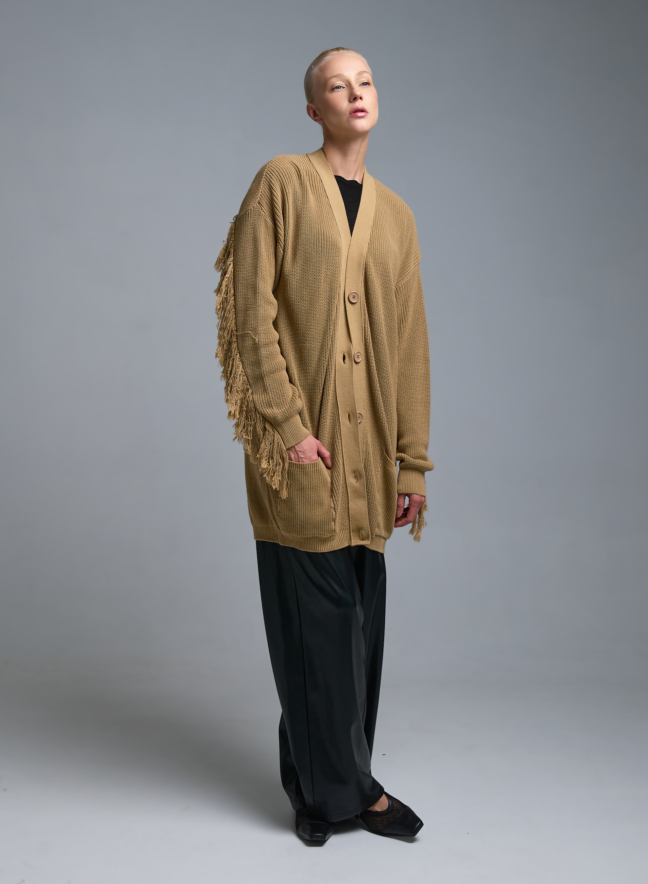 Κάμελ πλεκτή Ζακέτα με κρόσια και με εξωτερικές τσέπες μπροστά Kontatto - 1