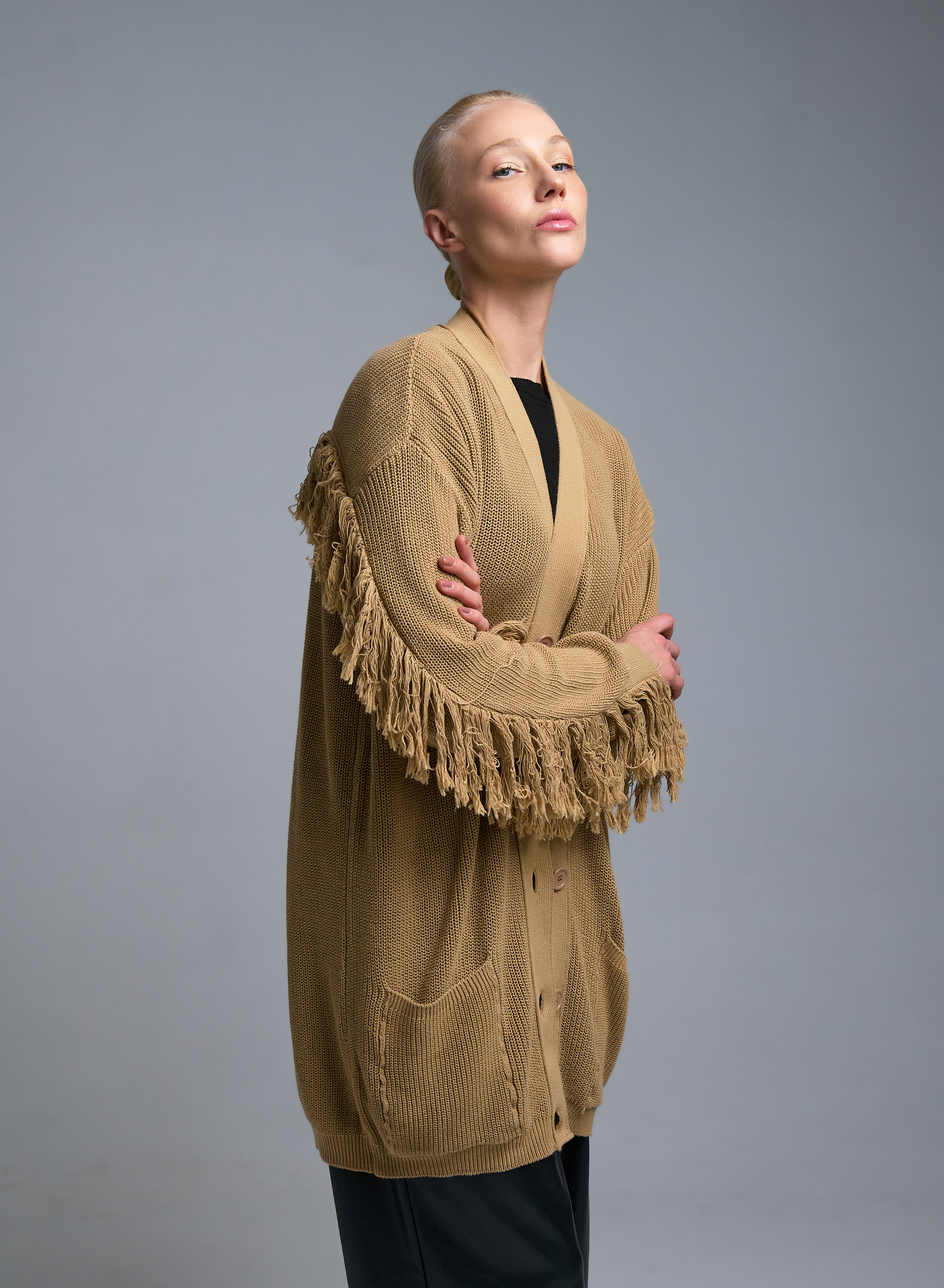 Κάμελ πλεκτή Ζακέτα με κρόσια και με εξωτερικές τσέπες μπροστά Kontatto - 0