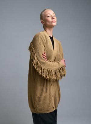 Κάμελ πλεκτή Ζακέτα με κρόσια και με εξωτερικές τσέπες μπροστά Kontatto - 52723