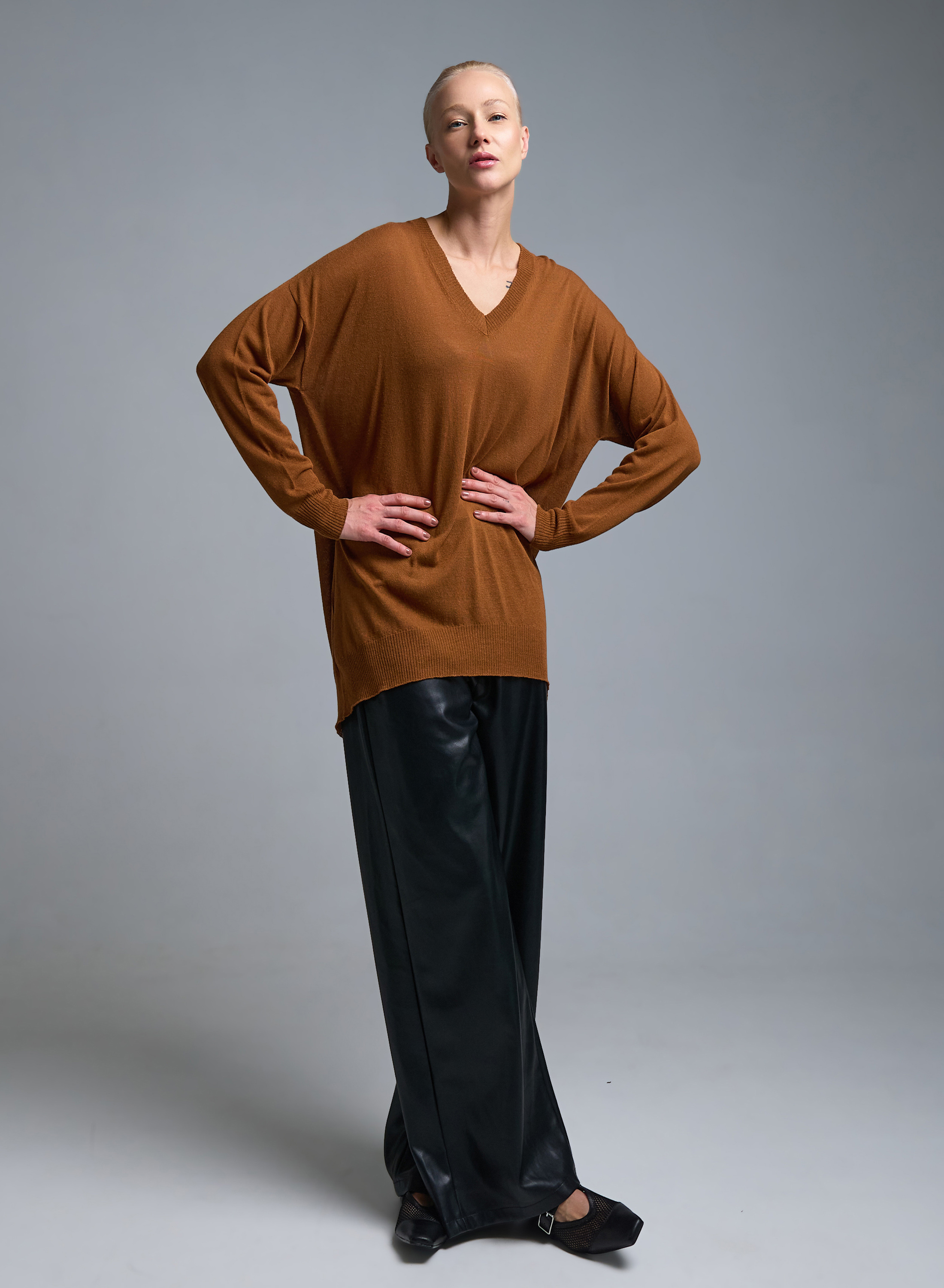 Ταμπά Πουλόβερ με V λαιμόκοψη σε χαλαρή γραμμή Kontatto - 0