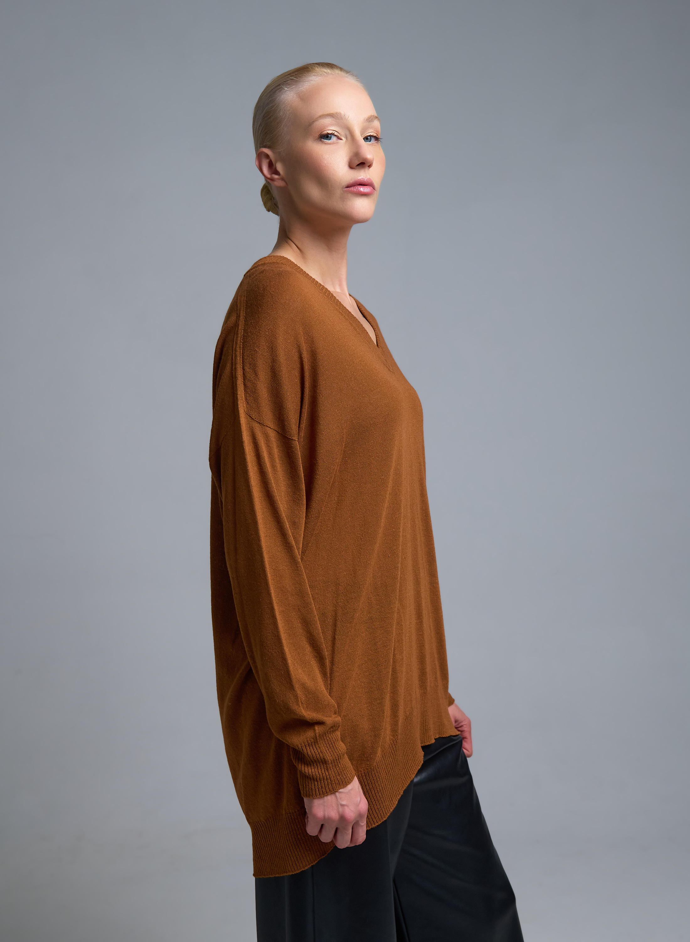 Ταμπά Πουλόβερ με V λαιμόκοψη σε χαλαρή γραμμή Kontatto - 1