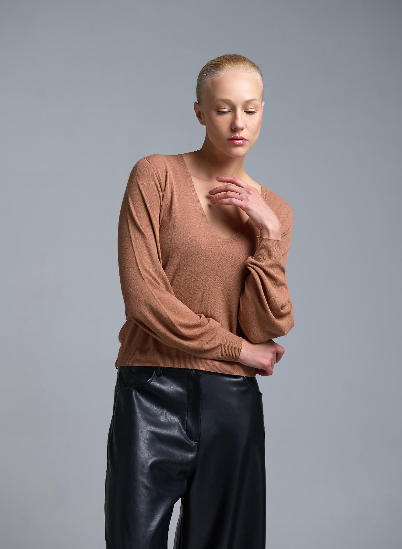 Κάμελ πλεκτή Μπλούζα με V λαιμόκοψη Kontatto - 3