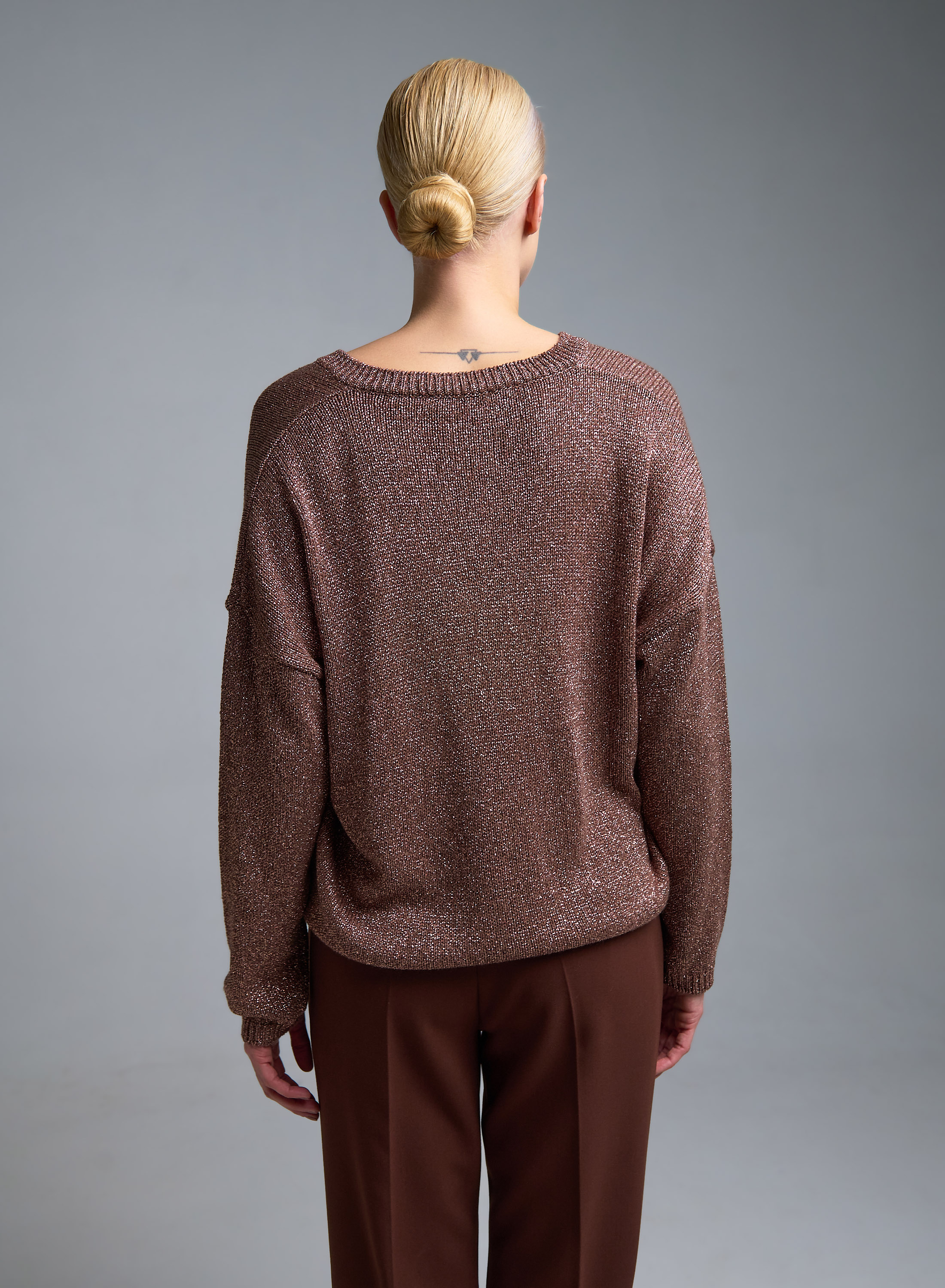 Σοκολά πλεκτή λούρεξ Μπλούζα με V λαιμόκοψη Kontatto - 4