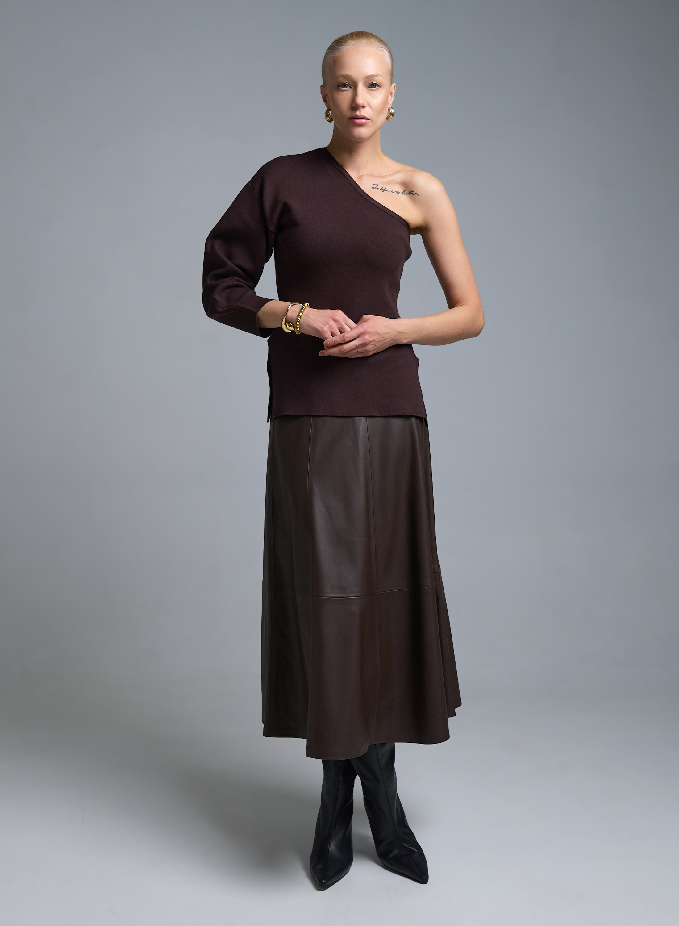 Σοκολά πλεκτή Μπλούζα με έναν ώμο Kontatto - 5