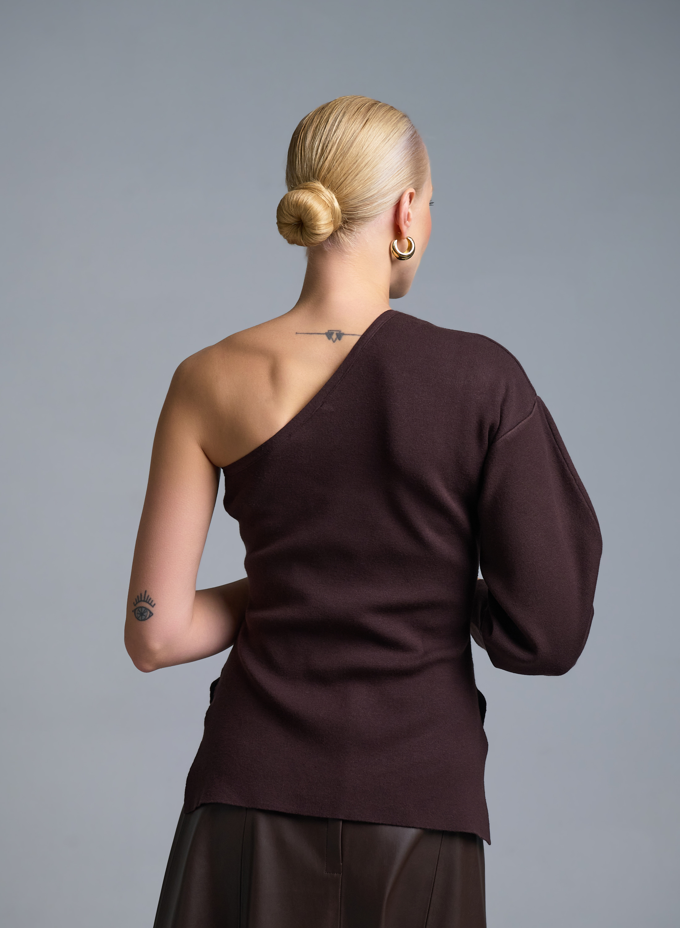 Σοκολά πλεκτή Μπλούζα με έναν ώμο Kontatto - 4