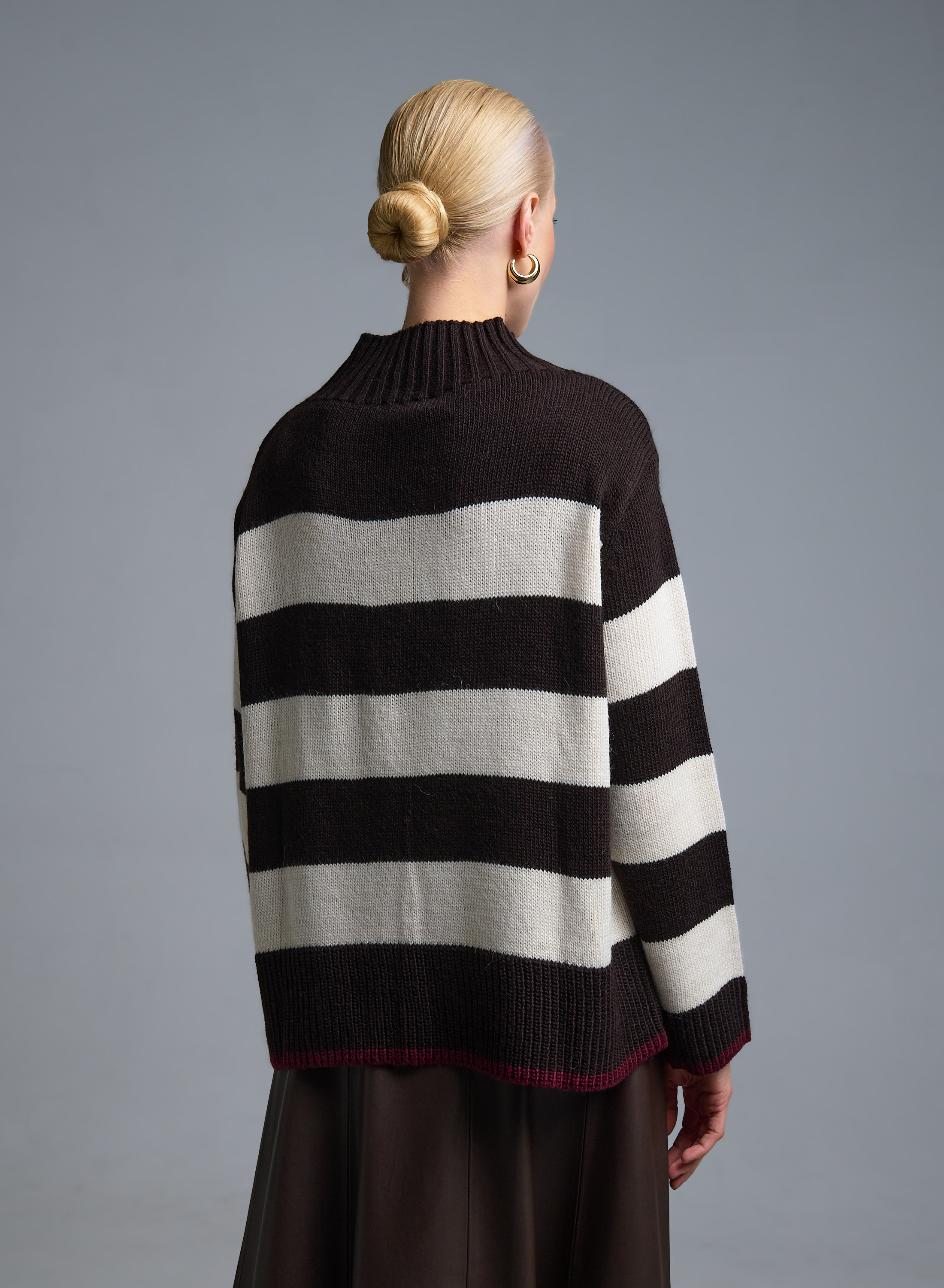 Σοκολά-Εκρού Πουλόβερ ημιζιβάγκο με φαρδιές ρίγες Motel - 4