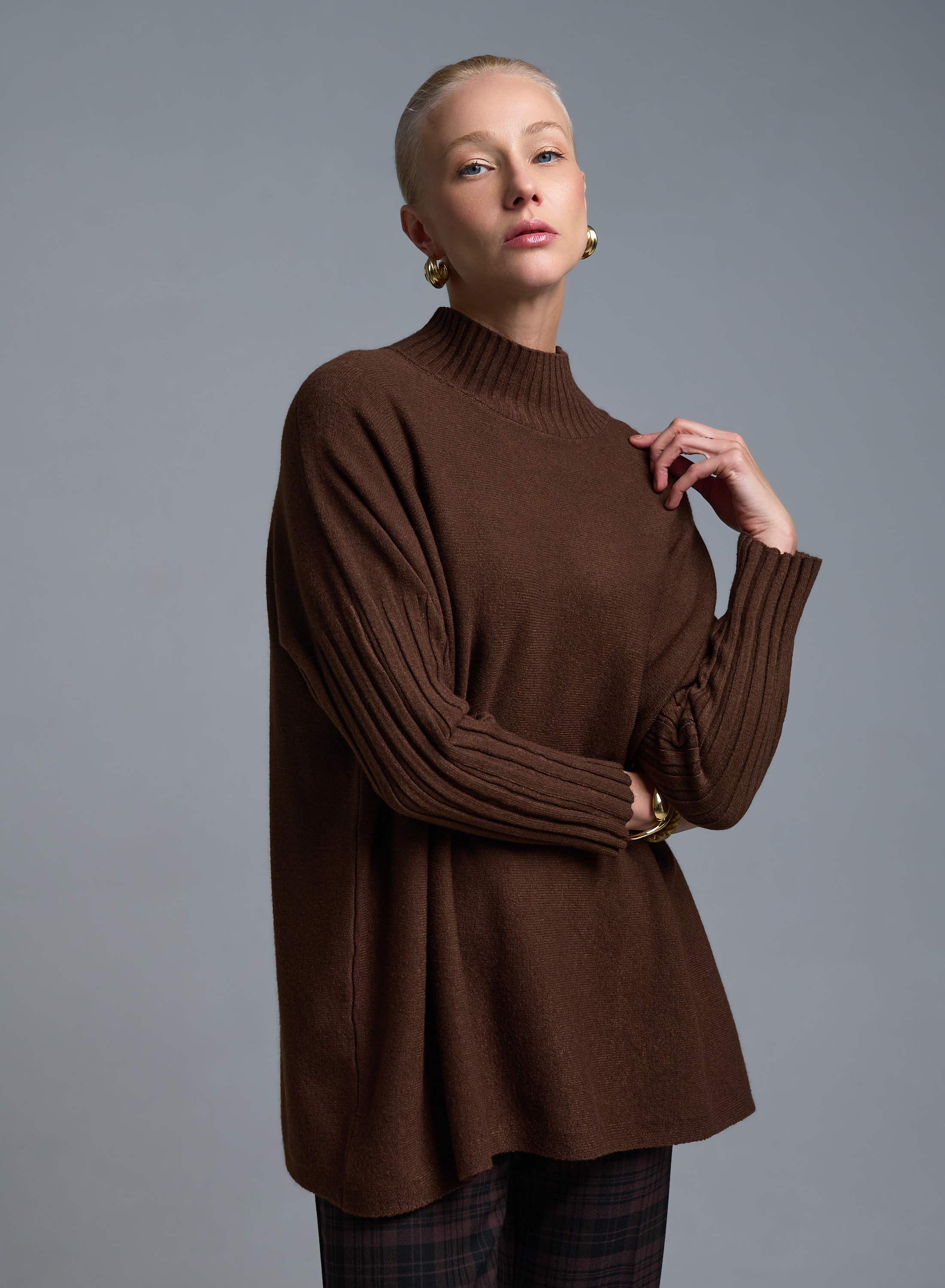 Σοκολά Πουλόβερ ημιζιβάγκο σε χαλαρή γραμμή La Liberta - 0