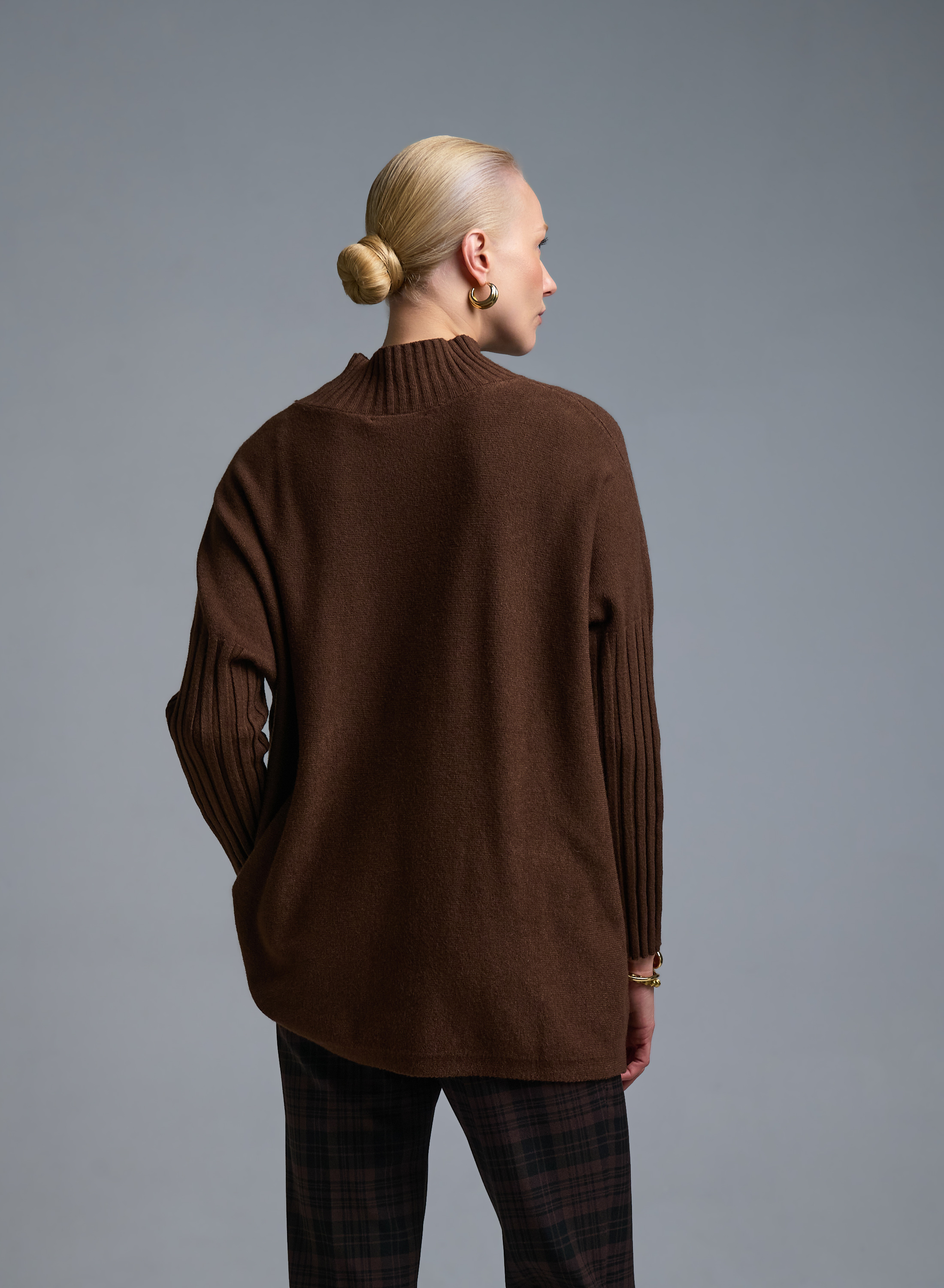 Σοκολά Πουλόβερ ημιζιβάγκο σε χαλαρή γραμμή La Liberta - 3