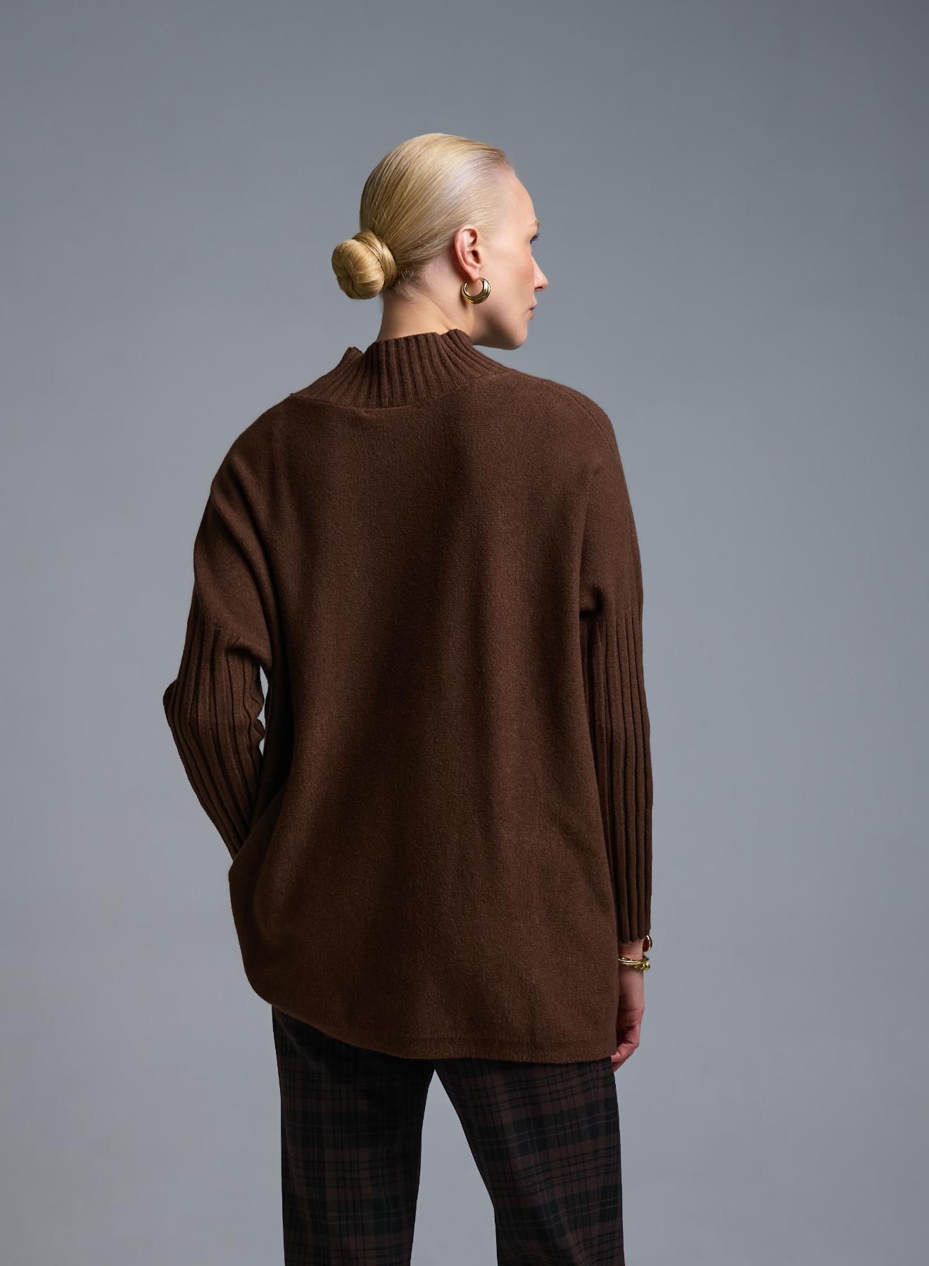 Σοκολά Πουλόβερ ημιζιβάγκο σε χαλαρή γραμμή La Liberta - 4