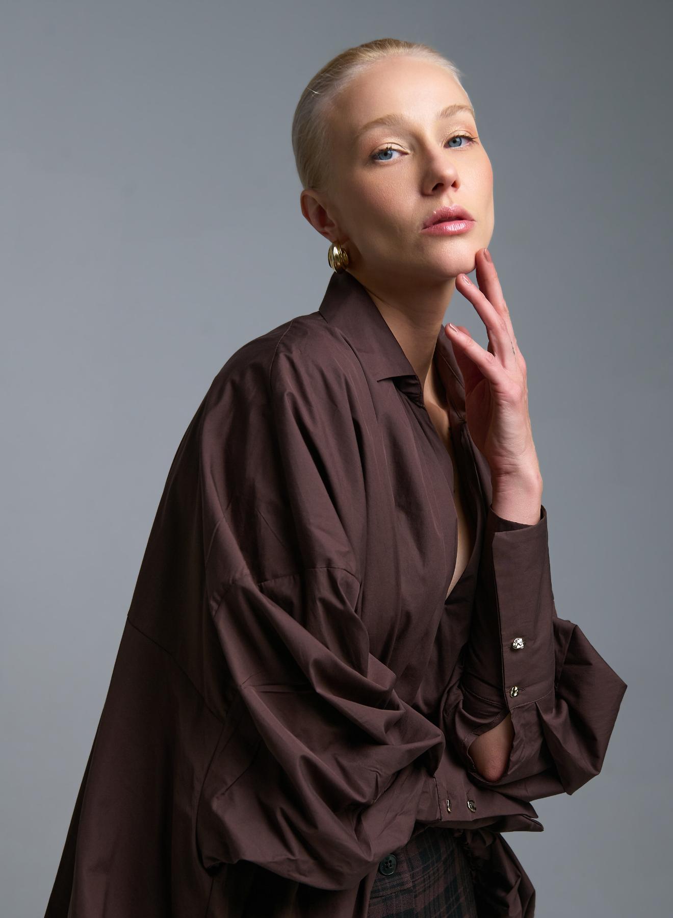 Σοκολά Μπλούζα balloon με V λαιμόκοψη και γιακά, ασύμμετρη με λάστιχο στο τελείωμα Imperial - 2