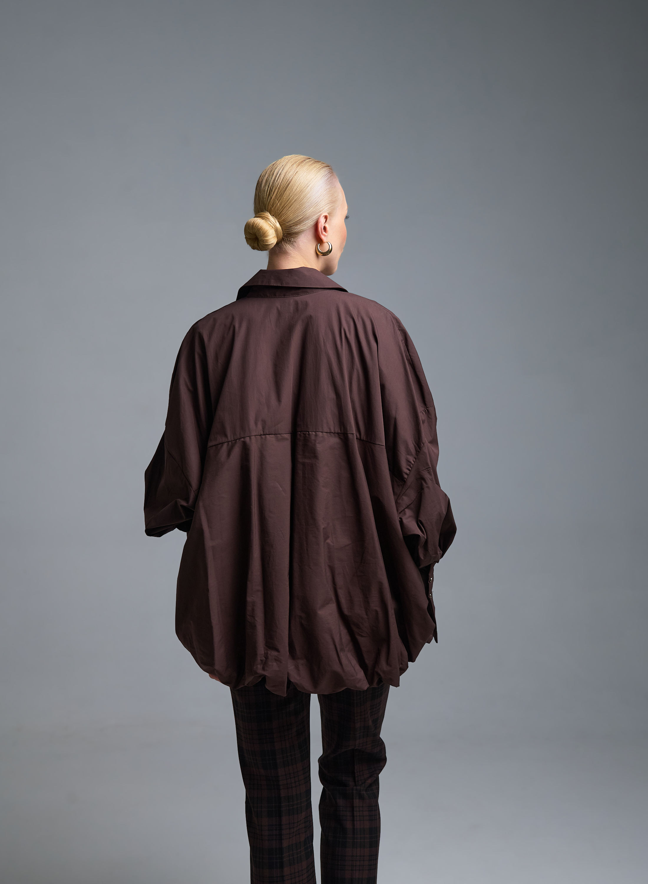 Σοκολά Μπλούζα balloon με V λαιμόκοψη και γιακά, ασύμμετρη με λάστιχο στο τελείωμα Imperial - 5