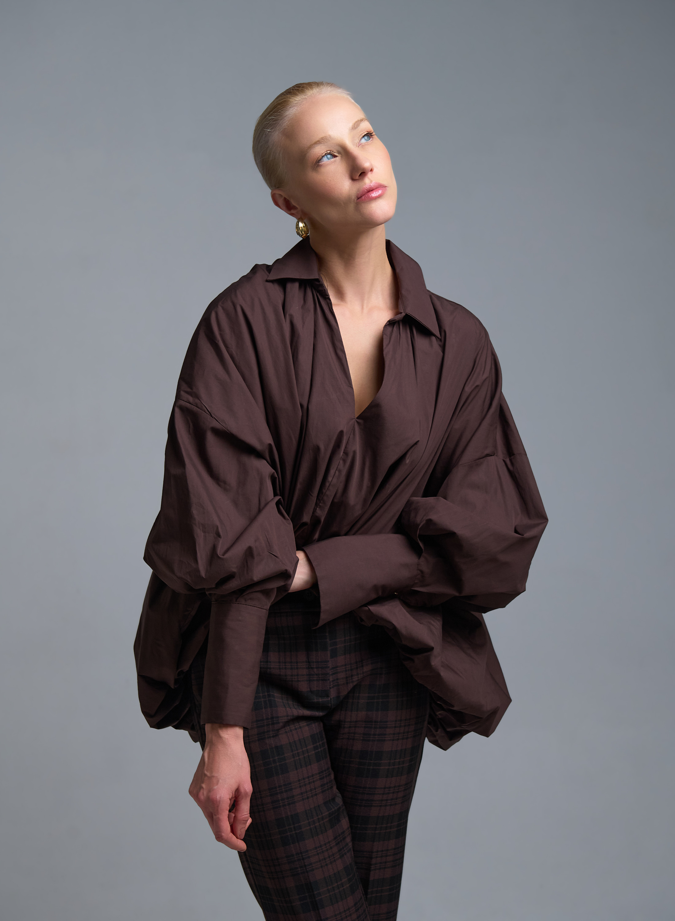 Σοκολά Μπλούζα balloon με V λαιμόκοψη και γιακά, ασύμμετρη με λάστιχο στο τελείωμα Imperial - 4