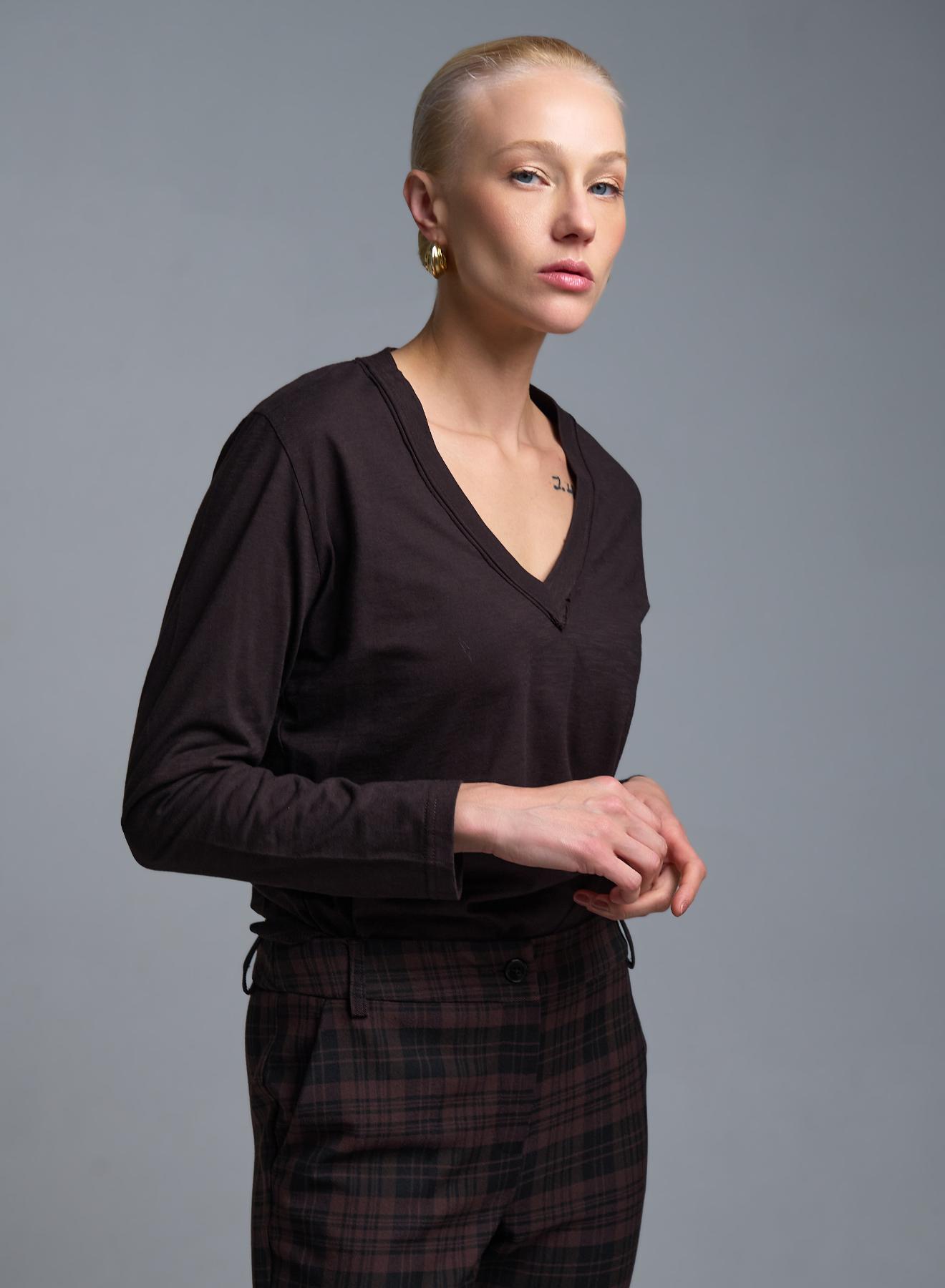 Σοκολά βαμβακερό T-Shirt με μακριά μανίκια και με V λαιμόκοψη Milla - 2