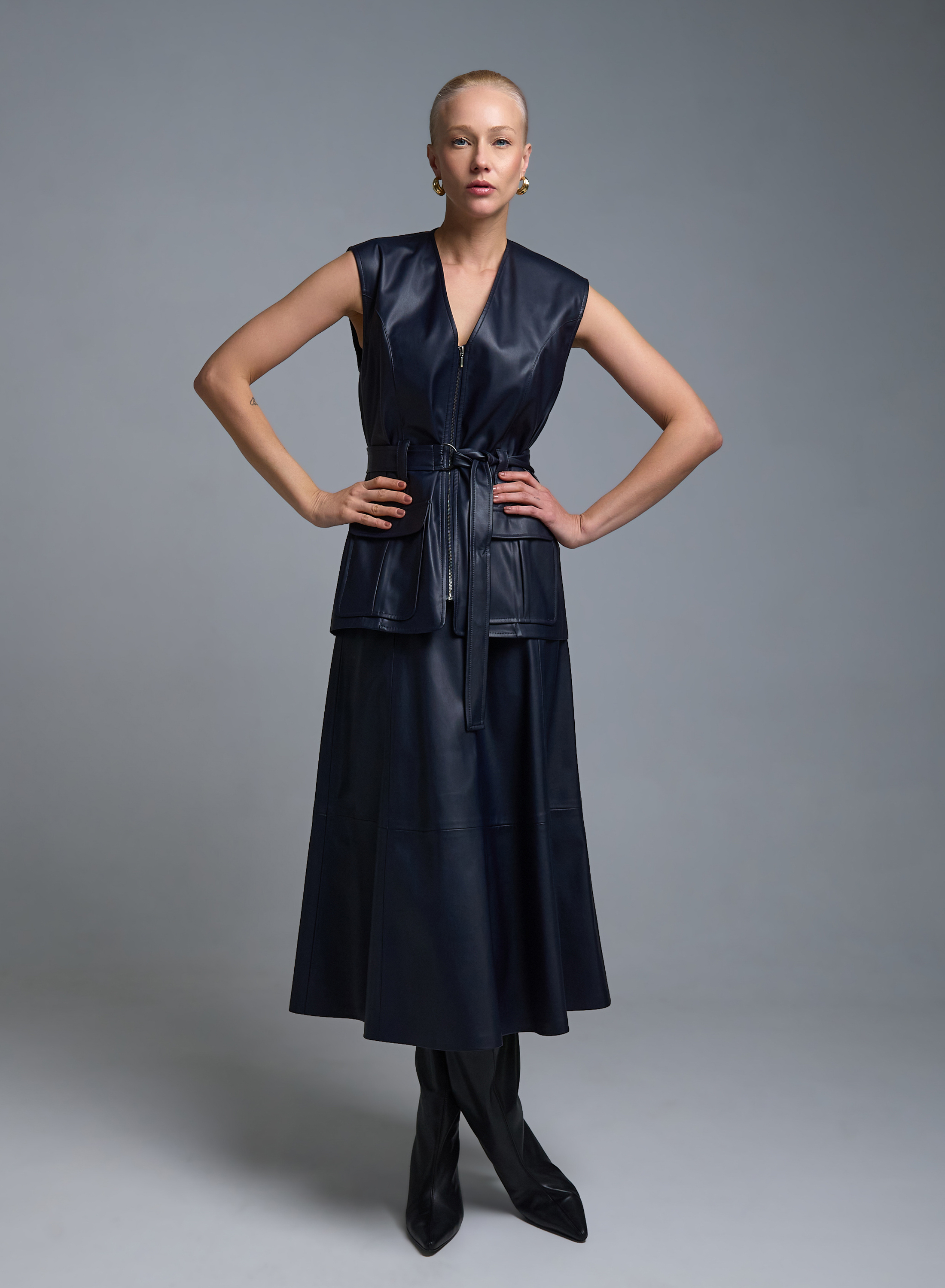 Μπλε Γιλέκο με ζώνη και εξωτερικές τσέπες μπροστά από οικολογικό δέρμα Milla - 1