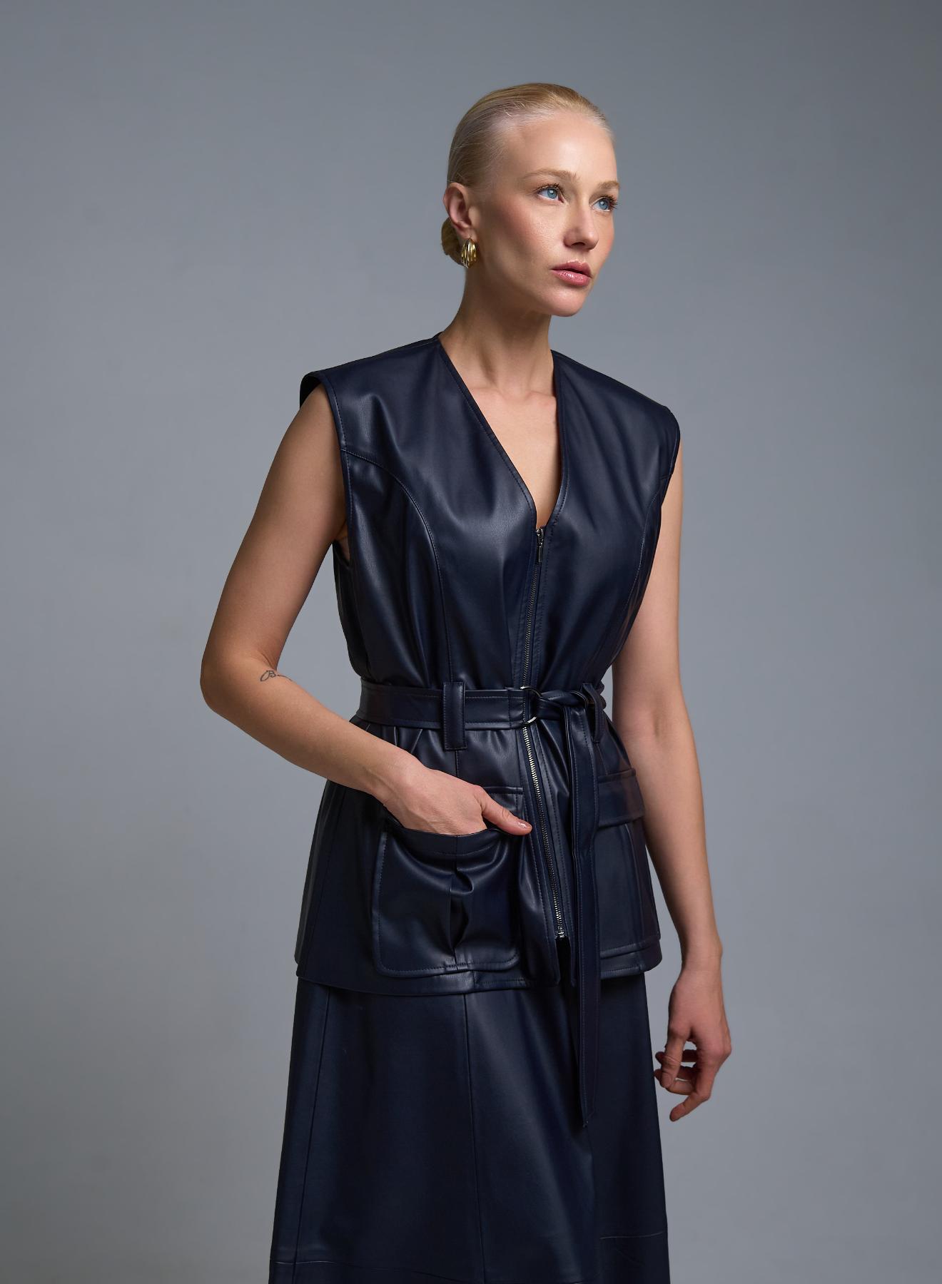 Μπλε Γιλέκο με ζώνη και εξωτερικές τσέπες μπροστά από οικολογικό δέρμα Milla - 1