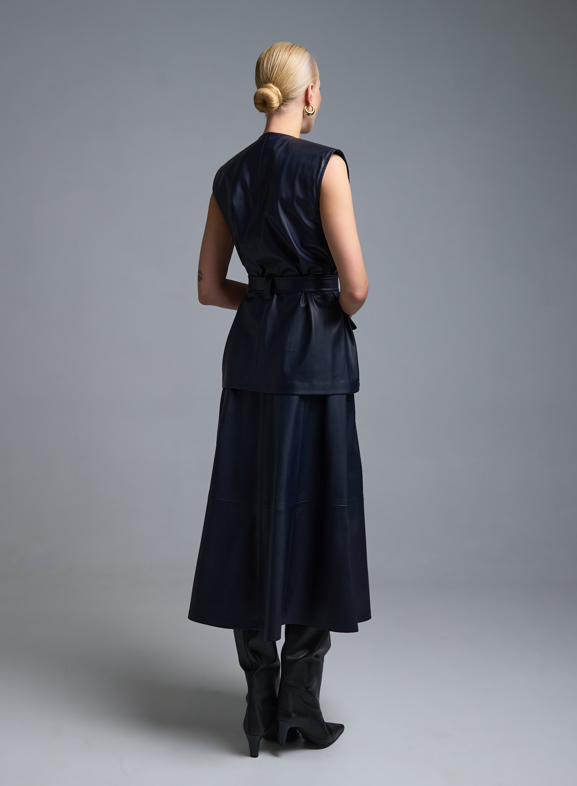 Μπλε Γιλέκο με ζώνη και εξωτερικές τσέπες μπροστά από οικολογικό δέρμα Milla - 4