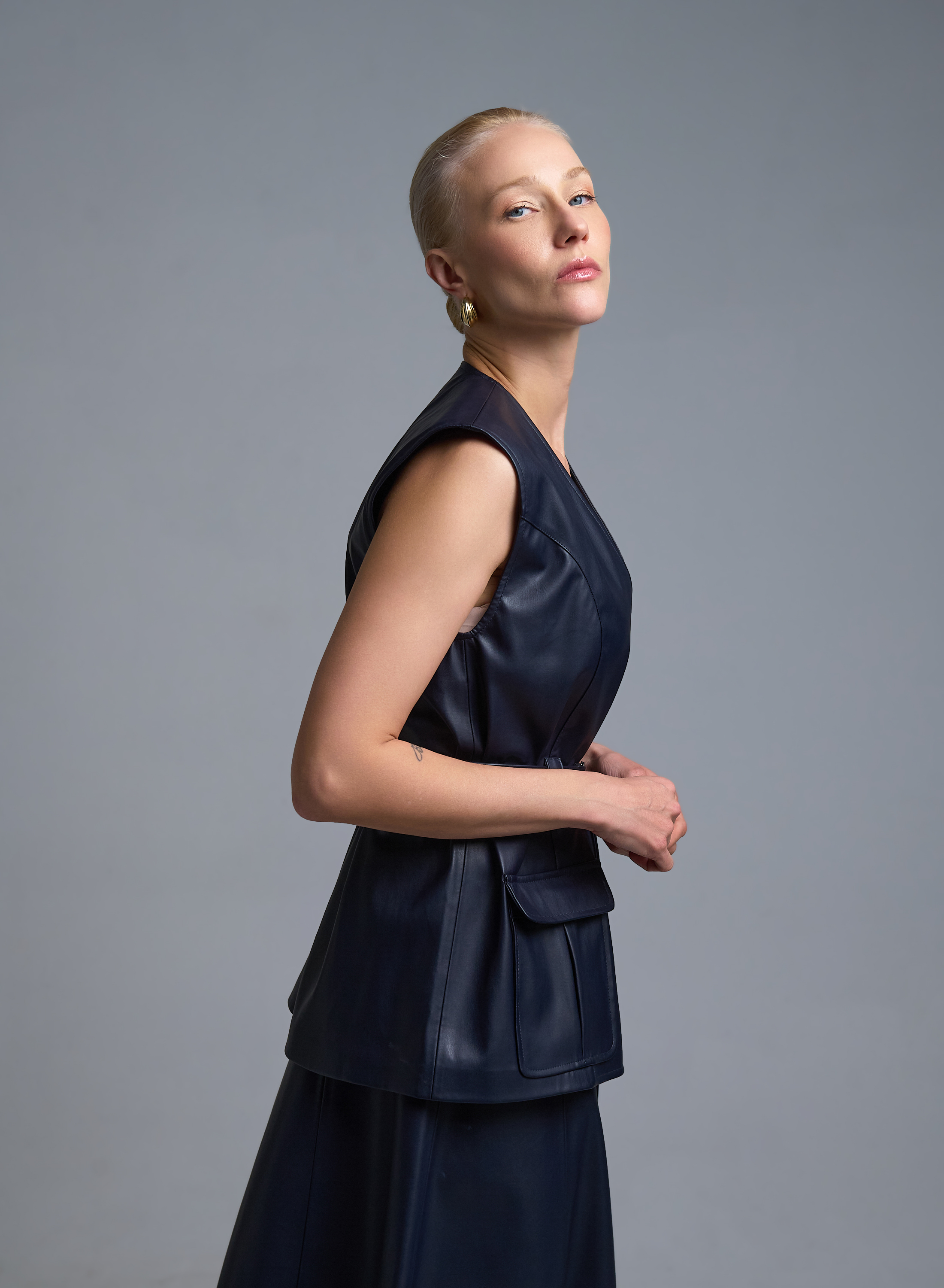 Μπλε Γιλέκο με ζώνη και εξωτερικές τσέπες μπροστά από οικολογικό δέρμα Milla - 3