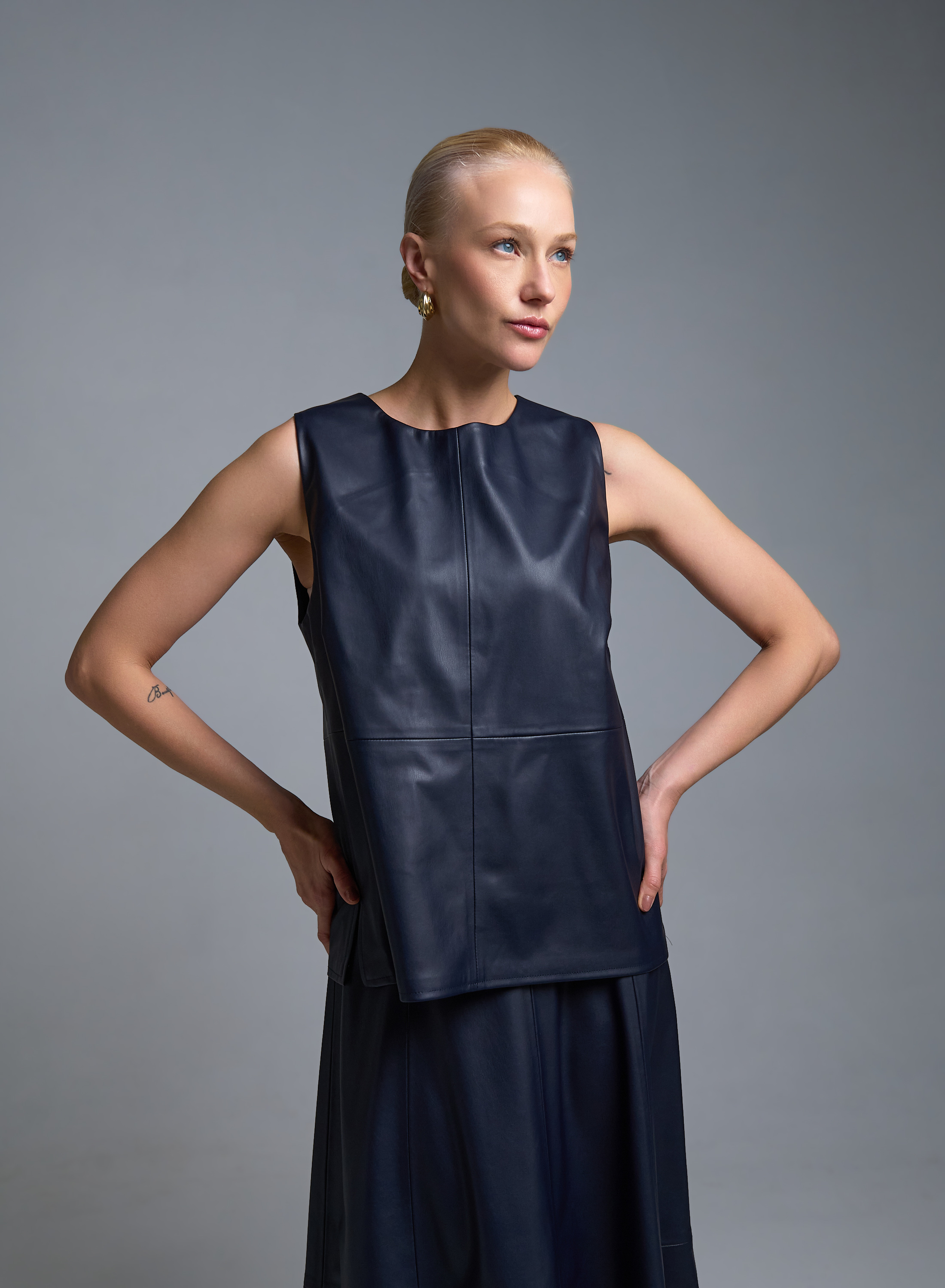 Μπλε αμάνικο Τοπ από οικολογικό δέρμα Milla - 1