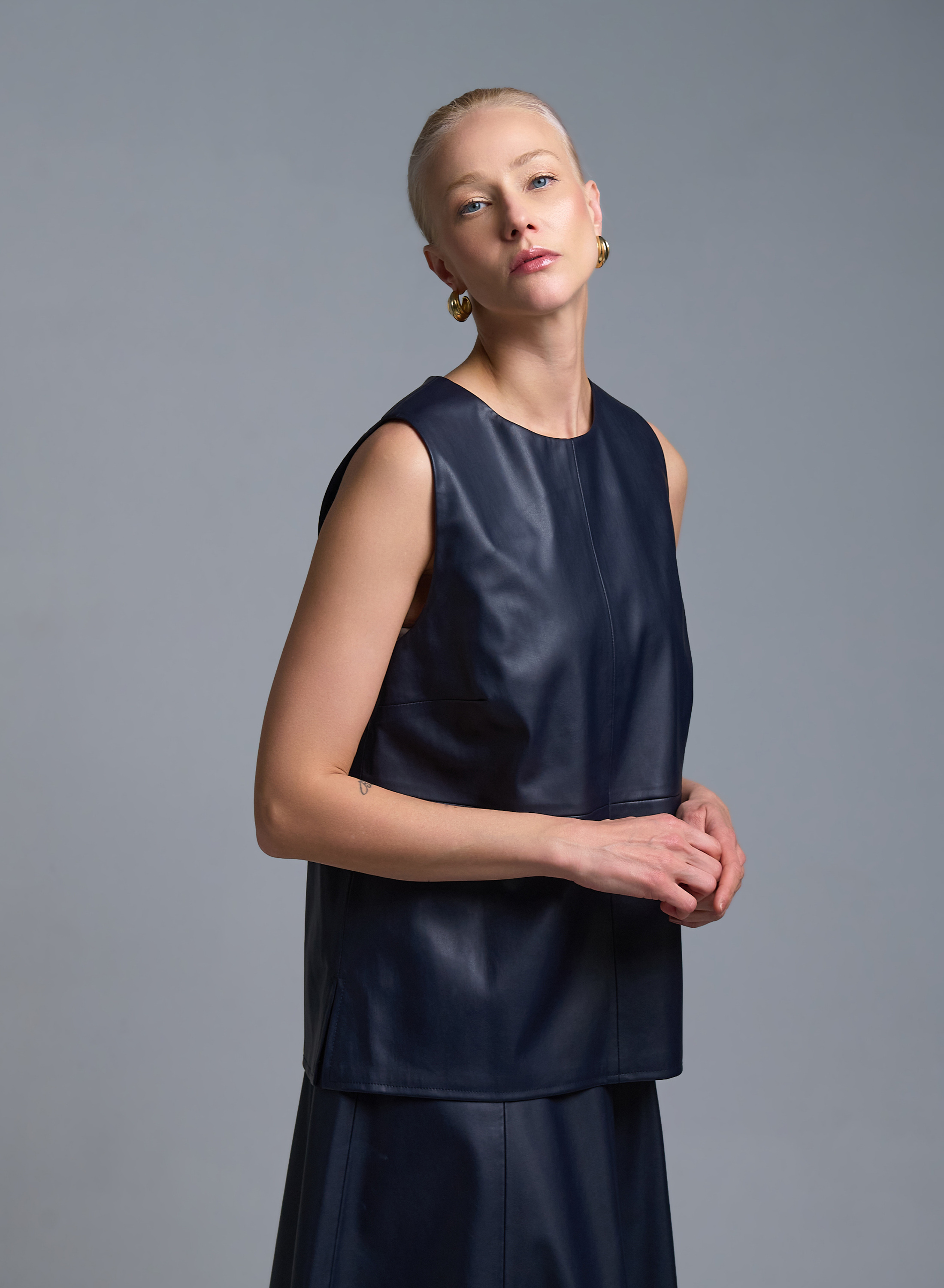 Μπλε αμάνικο Τοπ από οικολογικό δέρμα Milla - 2