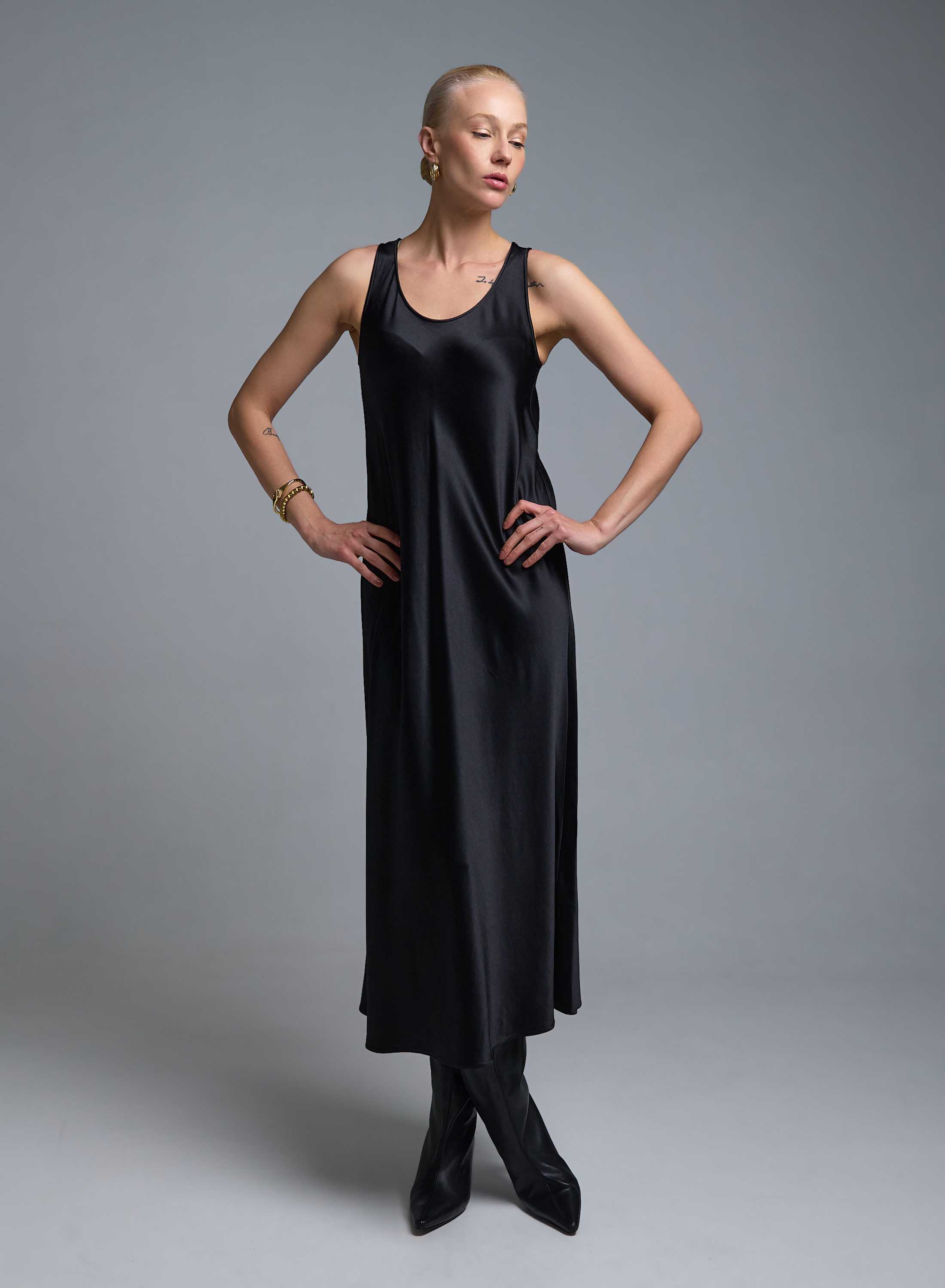 Μαύρο αμάνικο σατέν Φόρεμα Emme Marella - 1