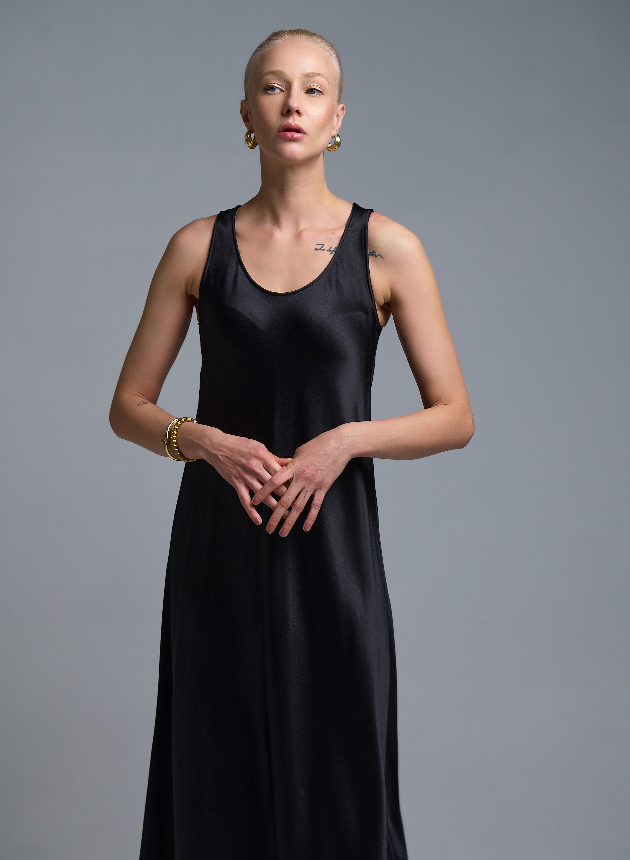 Μαύρο αμάνικο σατέν Φόρεμα Emme Marella - 2