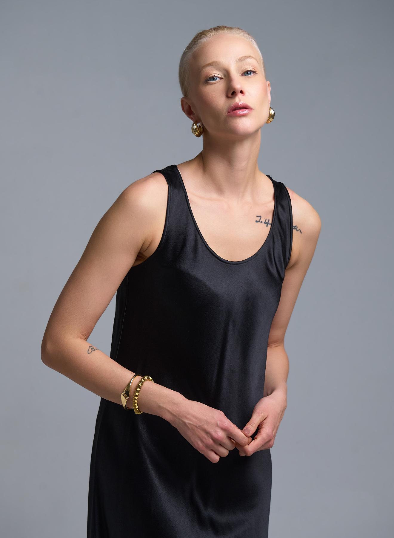 Μαύρο αμάνικο σατέν Φόρεμα Emme Marella - 4