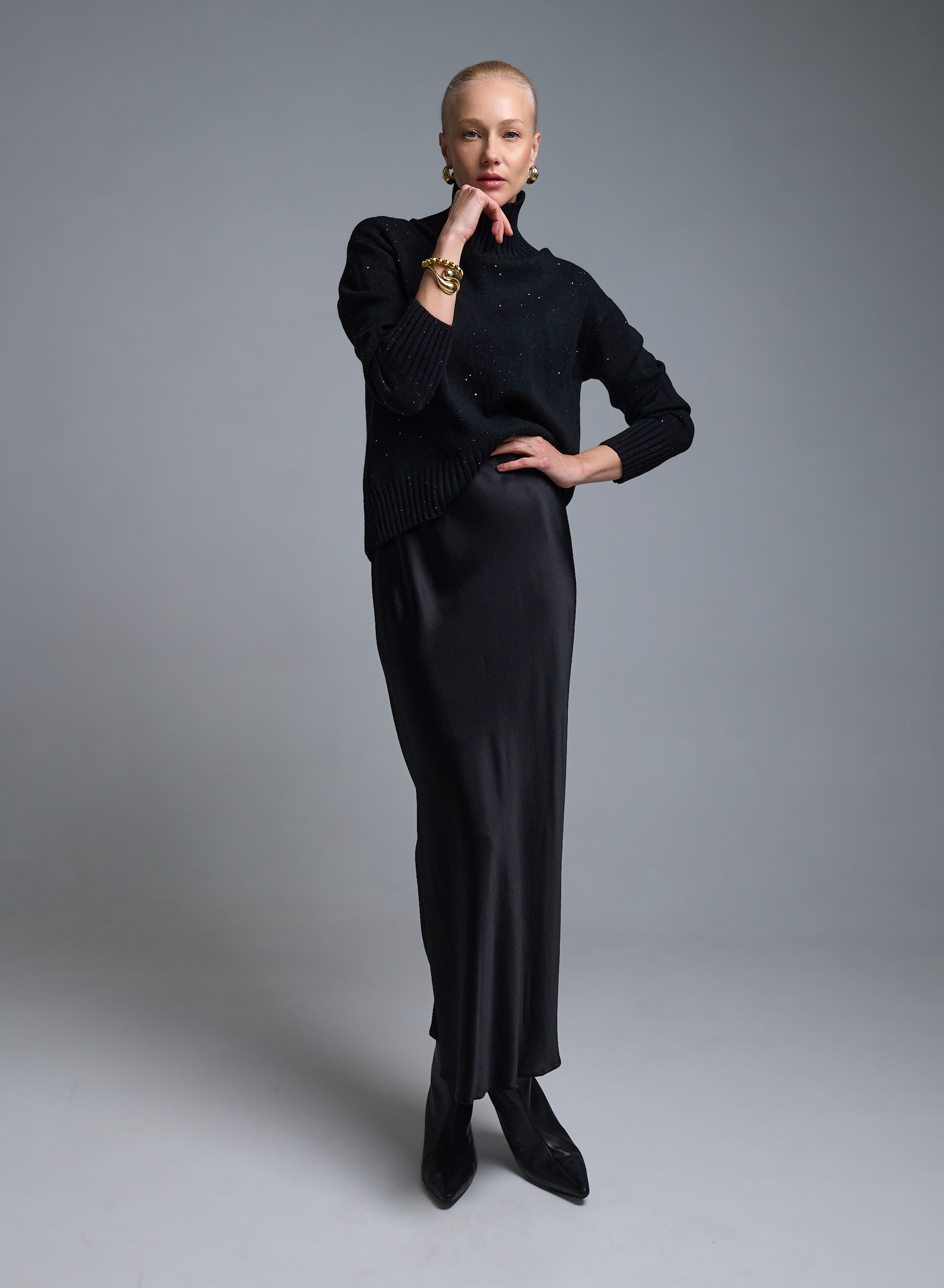 Μαύρη σατέν Φούστα σε ίσια γραμμή με λάστιχο στη μέση Emme Marella - 1