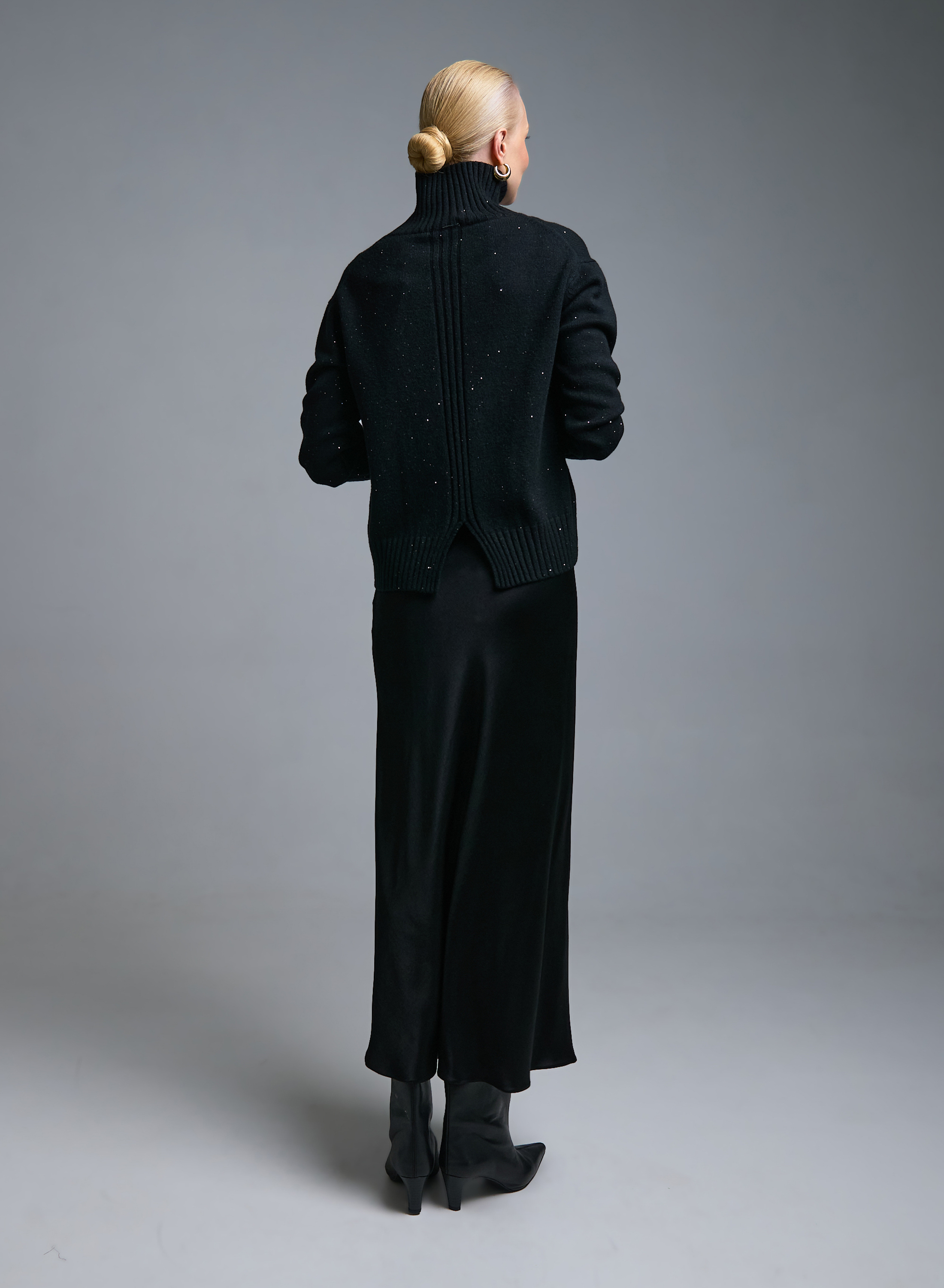 Μαύρη σατέν Φούστα σε ίσια γραμμή με λάστιχο στη μέση Emme Marella - 2