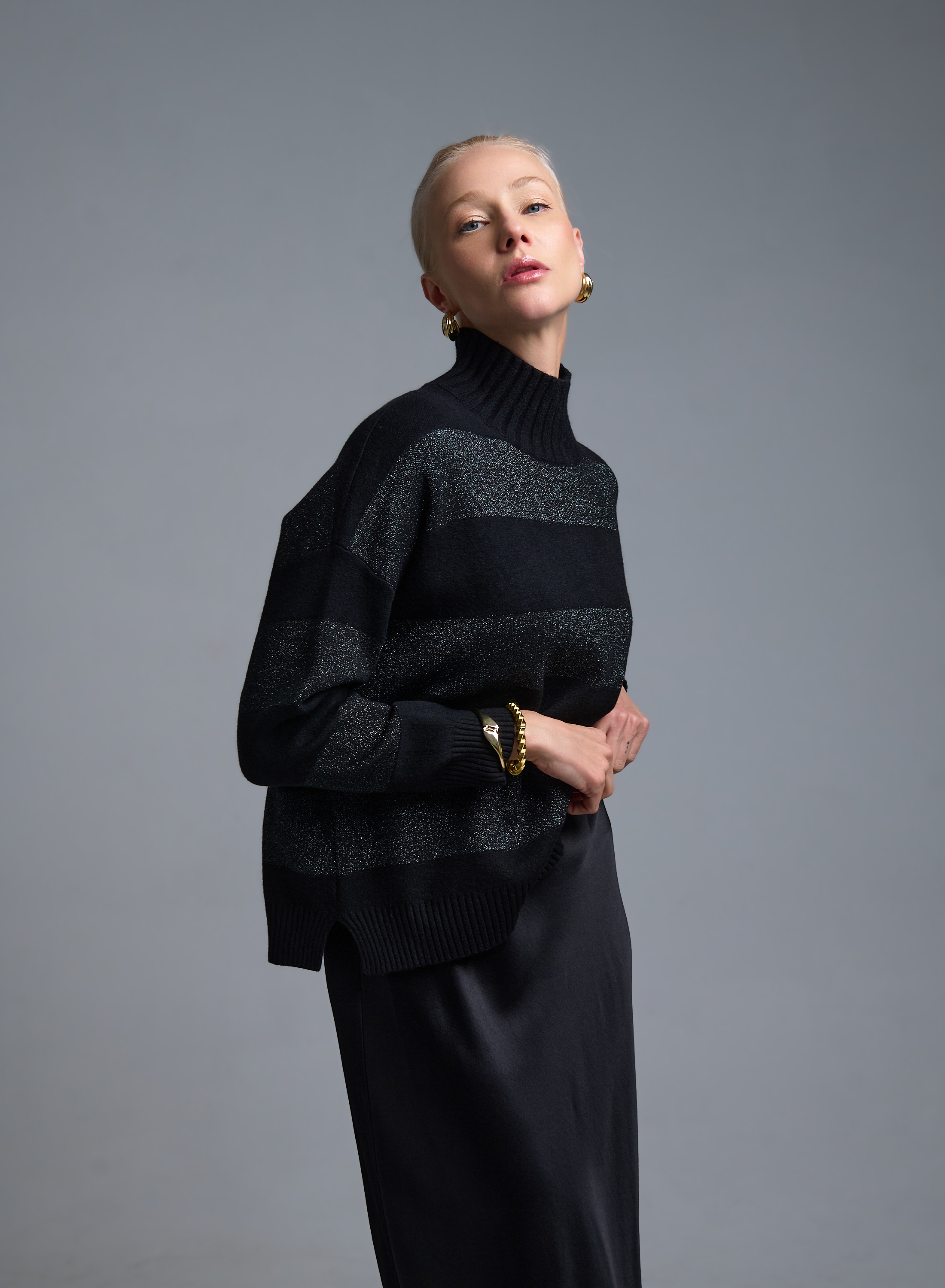 Μαύρο Πουλόβερ ημιζιβάγκο με φαρδιές λούρεξ ρίγες Valentina Milano - 2
