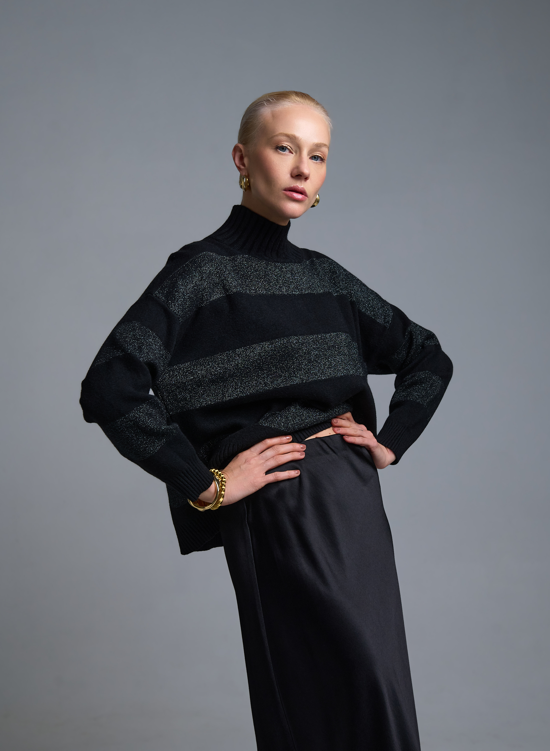 Μαύρο Πουλόβερ ημιζιβάγκο με φαρδιές λούρεξ ρίγες Valentina Milano - 1