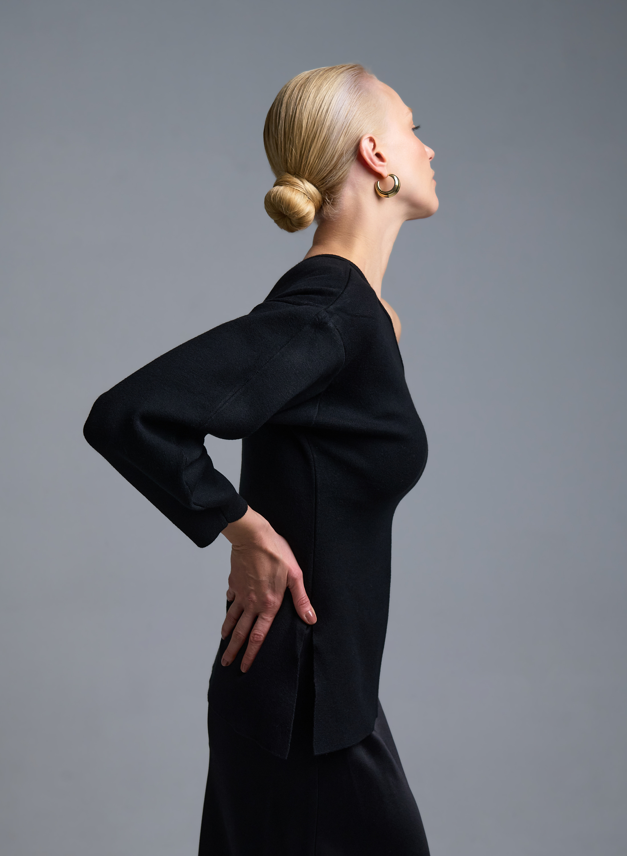 Μαύρη πλεκτή Μπλούζα με έναν ώμο Kontatto - 2