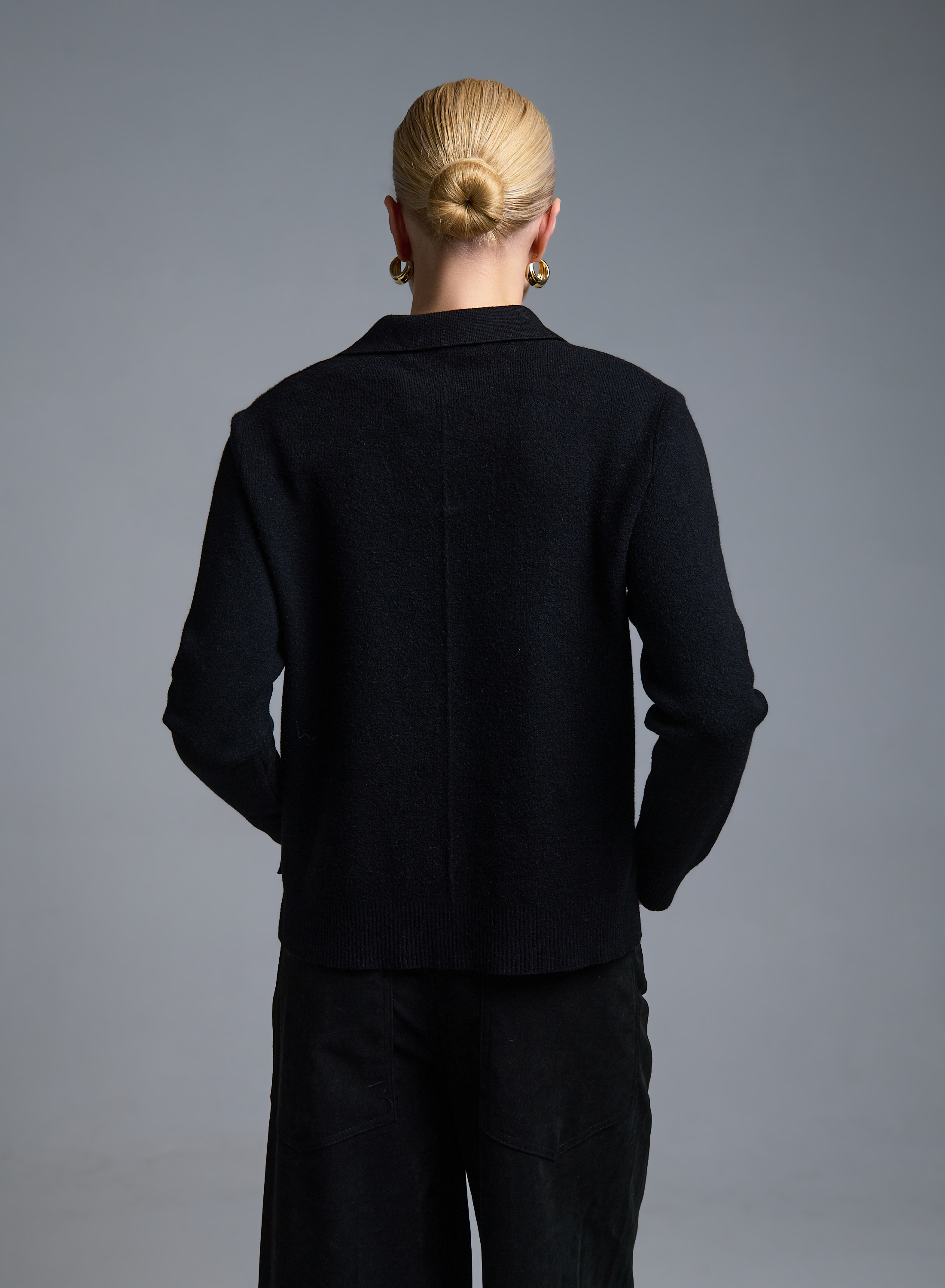 Μαύρο Πουλόβερ με V λαιμόκοψη και με γιακά Valentina Milano - 4