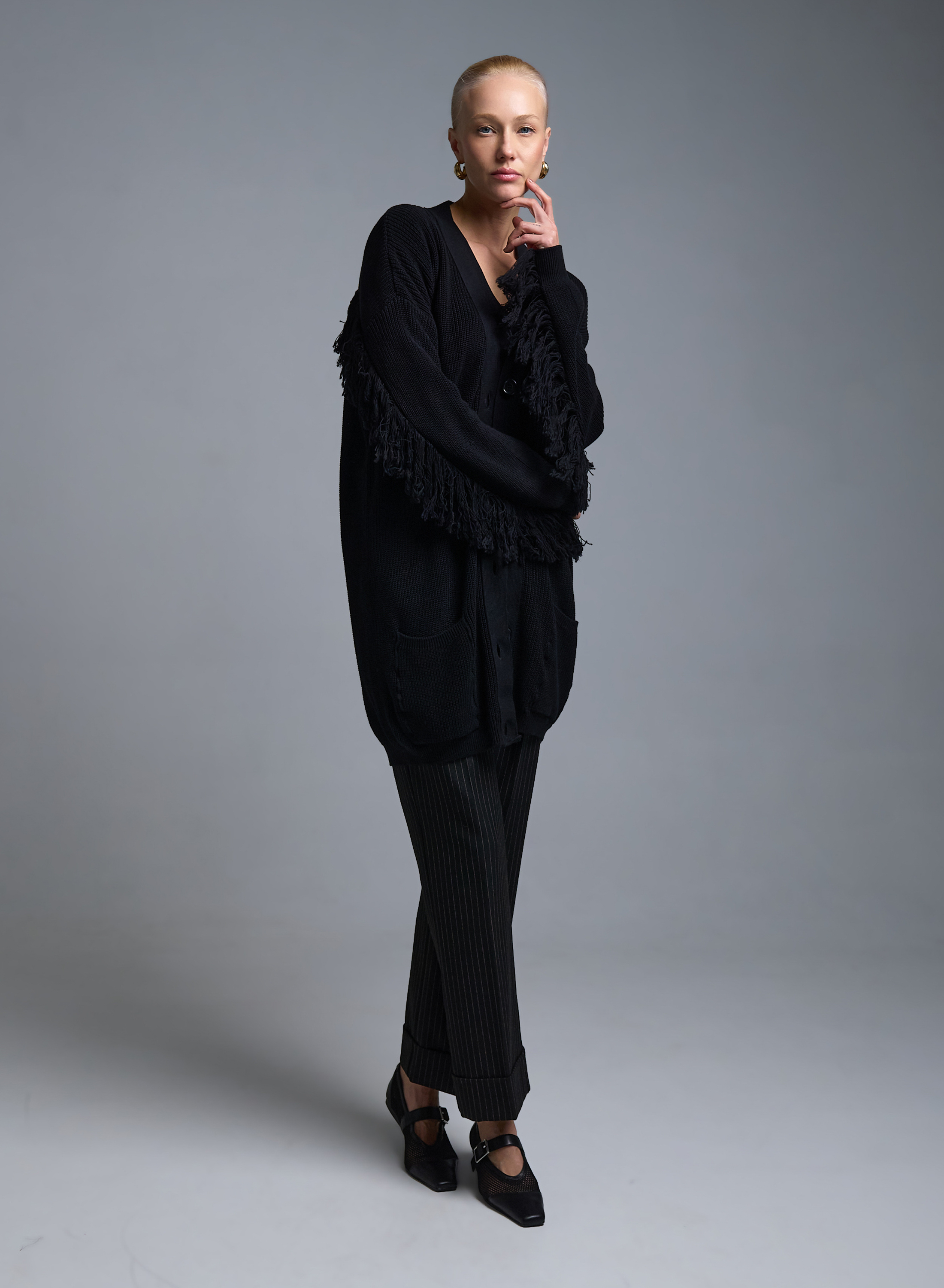 Μαύρη πλεκτή Ζακέτα με κρόσια και με εξωτερικές τσέπες μπροστά Kontatto - 1