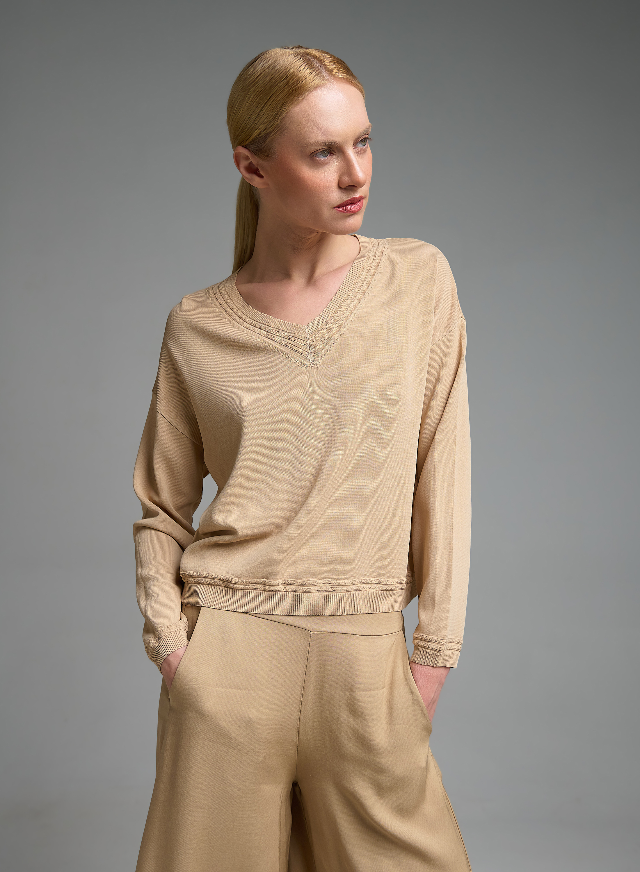 Beige Sweater with V neckline and with textured details Valentina Milano - 1