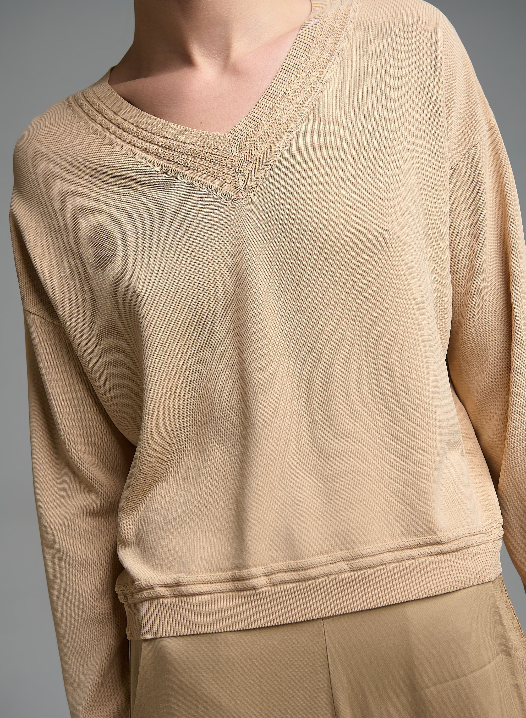 Beige Sweater with V neckline and with textured details Valentina Milano - 3