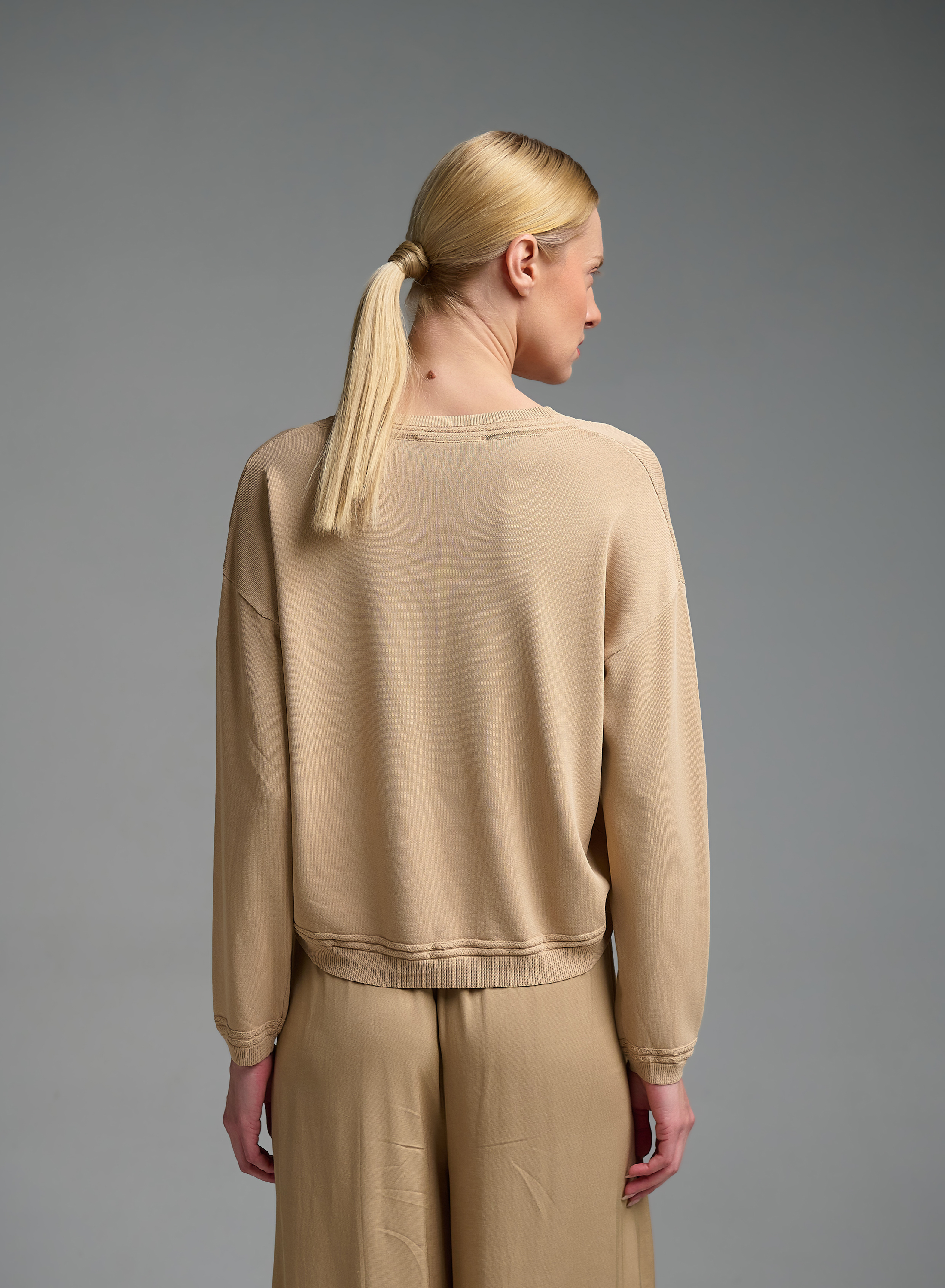 Beige Sweater with V neckline and with textured details Valentina Milano - 4