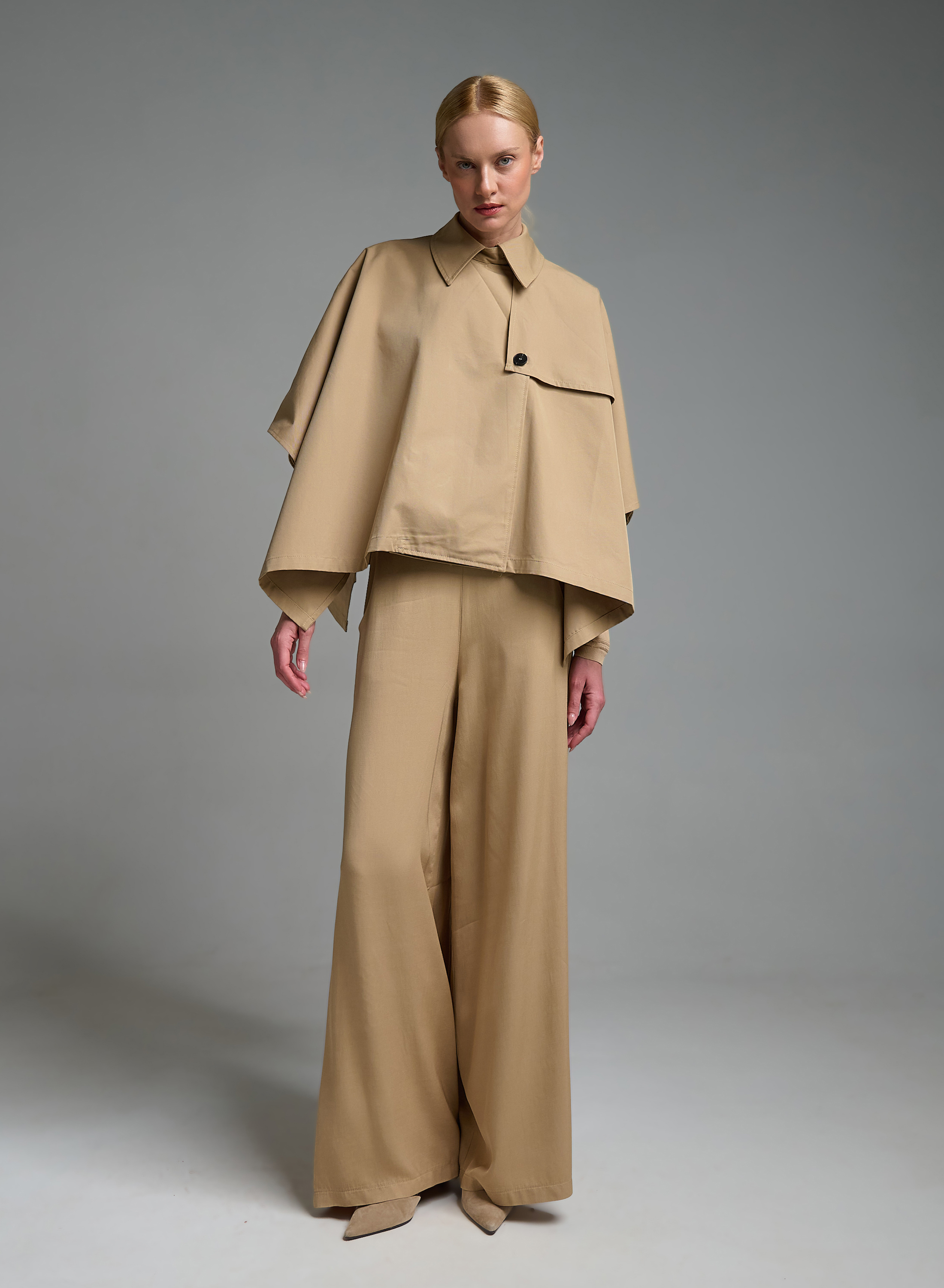 Μπεζ κοντή Κάπα με κουμπιά στο πλάι Valentina Milano - 5