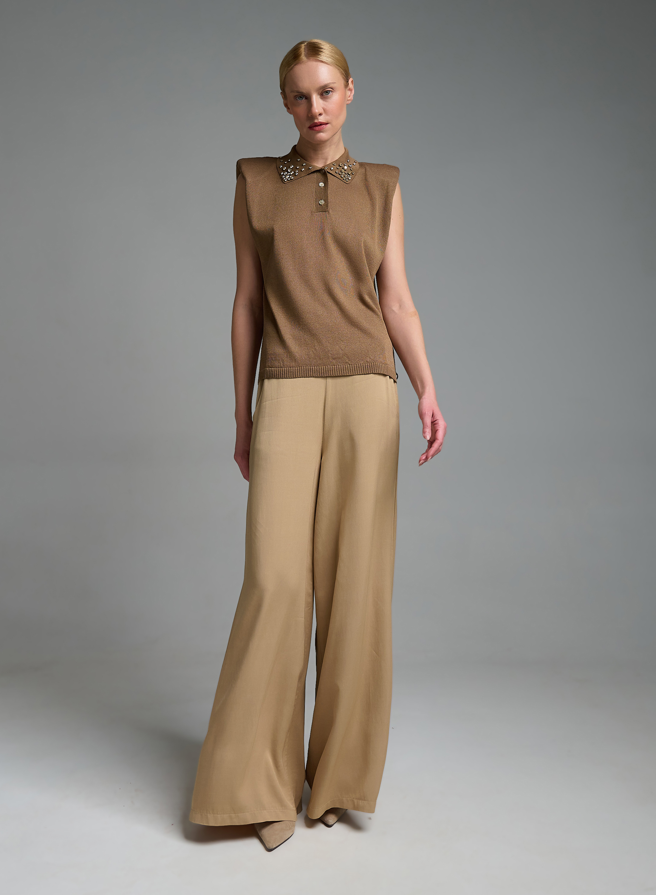 Κάμελ πλεκτή αμάνικη Μπλούζα με γιακά με διακοσμητικά κρύσταλλα Eco - 2