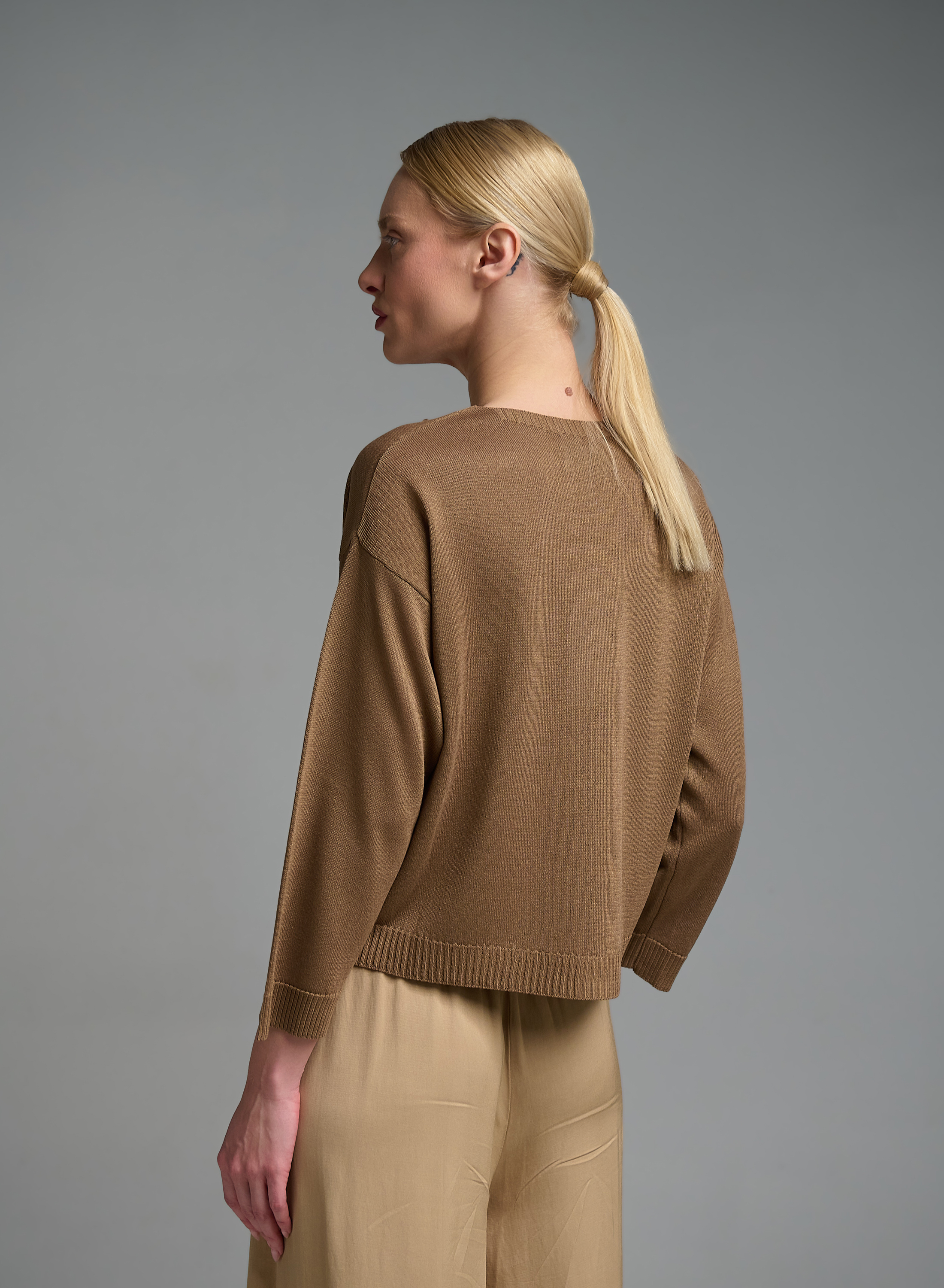 Κάμελ πλεκτή Ζακέτα με V λαιμόκοψη με διακοσμητικά κρύσταλλα Eco - 5