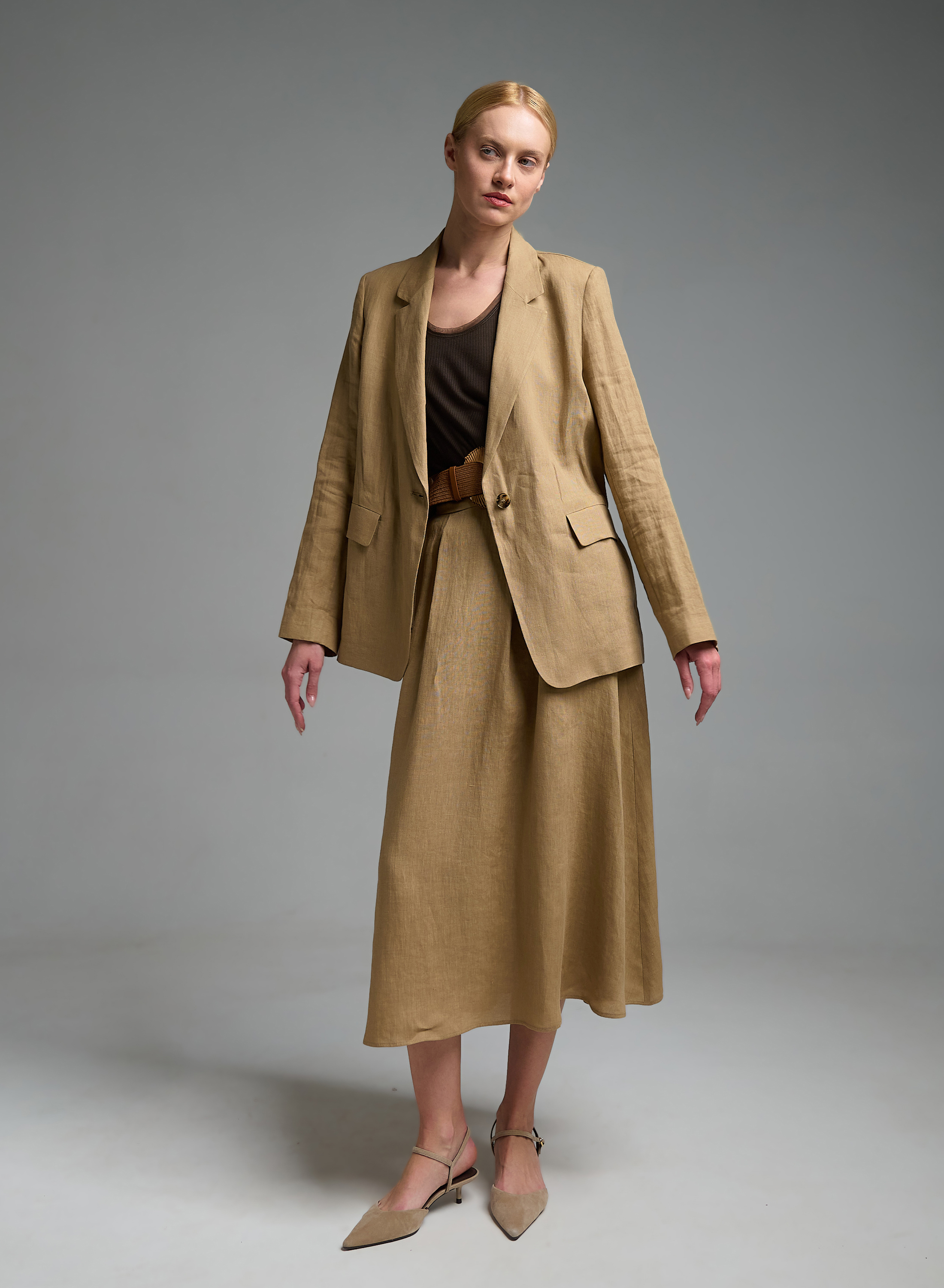 Κάμελ λινή Φούστα με πιέτες και με λάστιχο στη μέση πίσω Emme Marella - 2