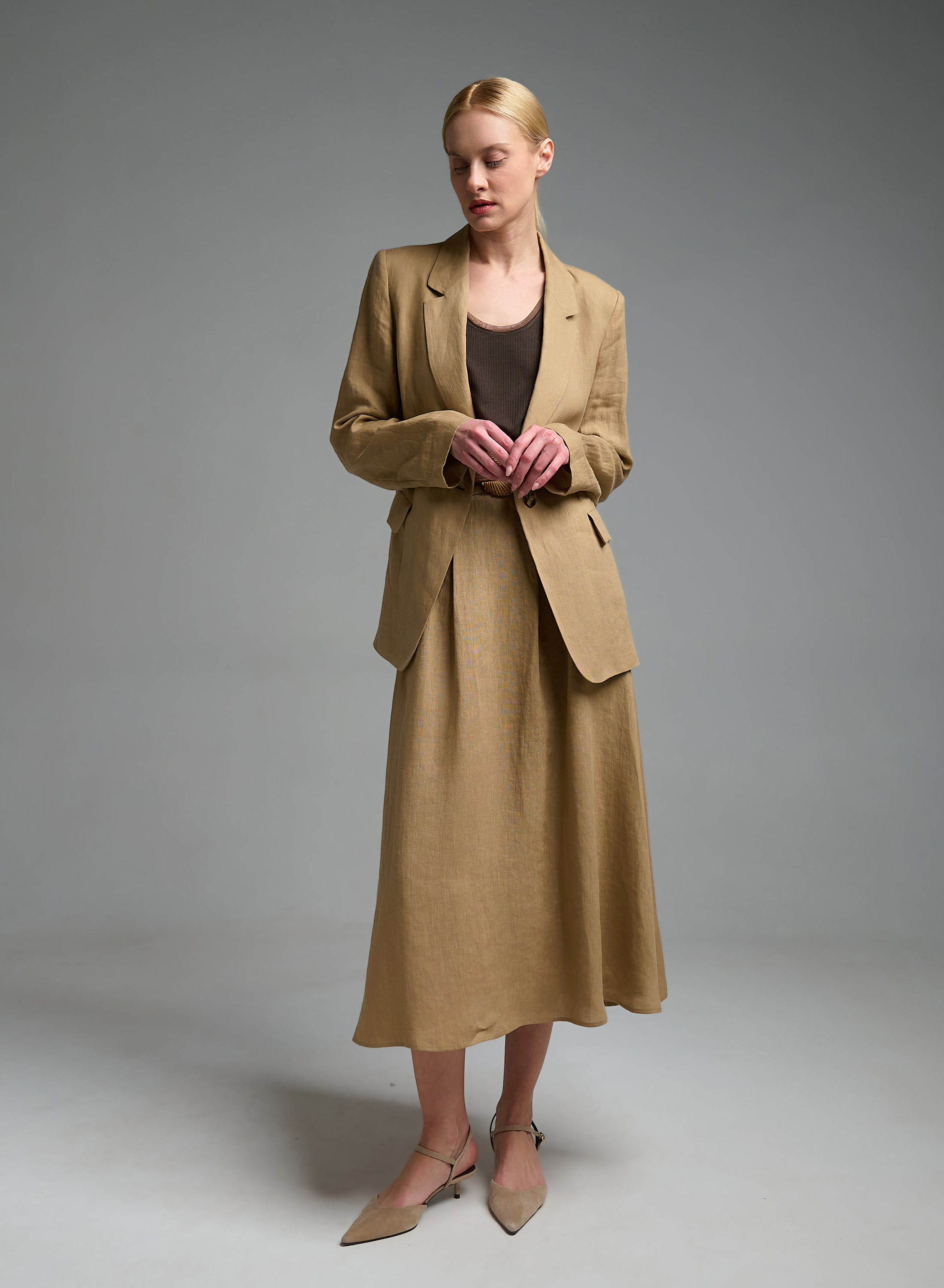 Κάμελ λινή Φούστα με πιέτες και με λάστιχο στη μέση πίσω Emme Marella - 3