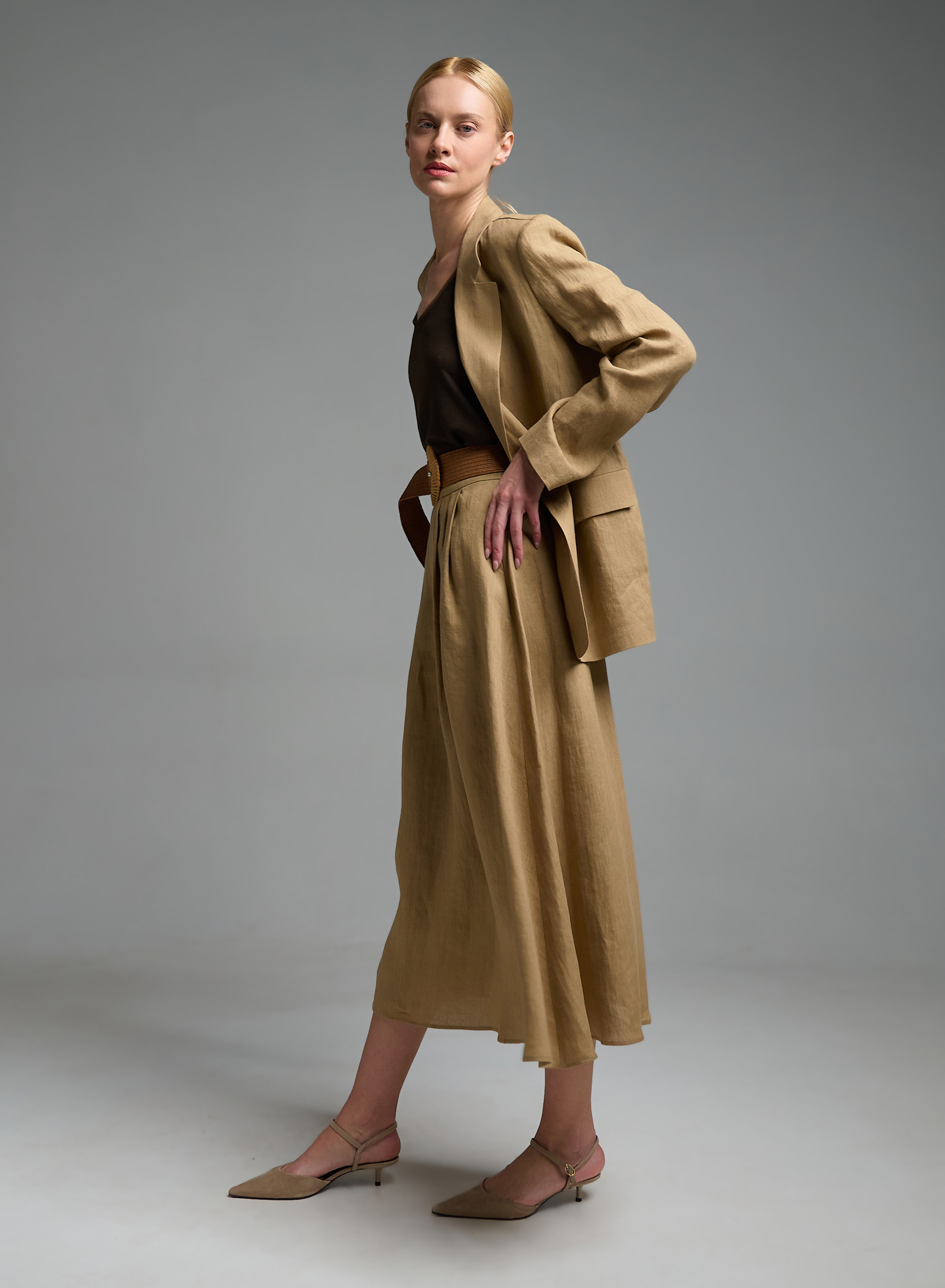 Κάμελ λινή Φούστα με πιέτες και με λάστιχο στη μέση πίσω Emme Marella - 5