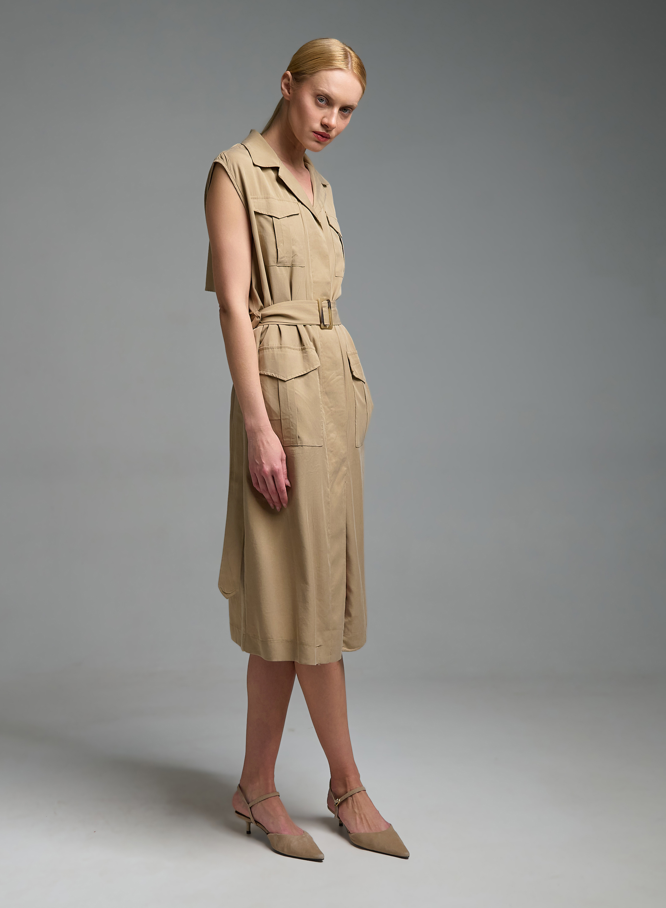 Μπεζ αμάνικο σεμιζιέ Φόρεμα με εξωτερικές τσέπες και με ζώνη Valentina Milano - 6